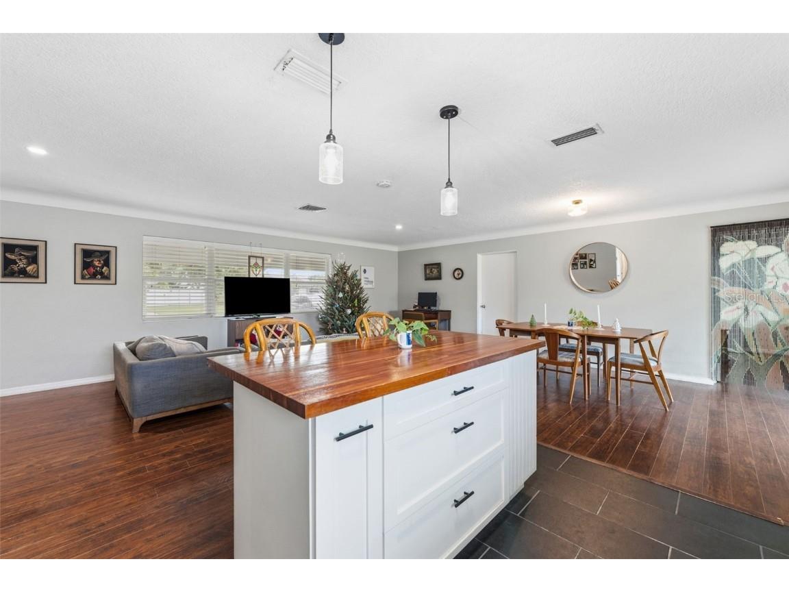 5911 36th Avenue N Saint Petersburg FL 33710 TB8460176 image13