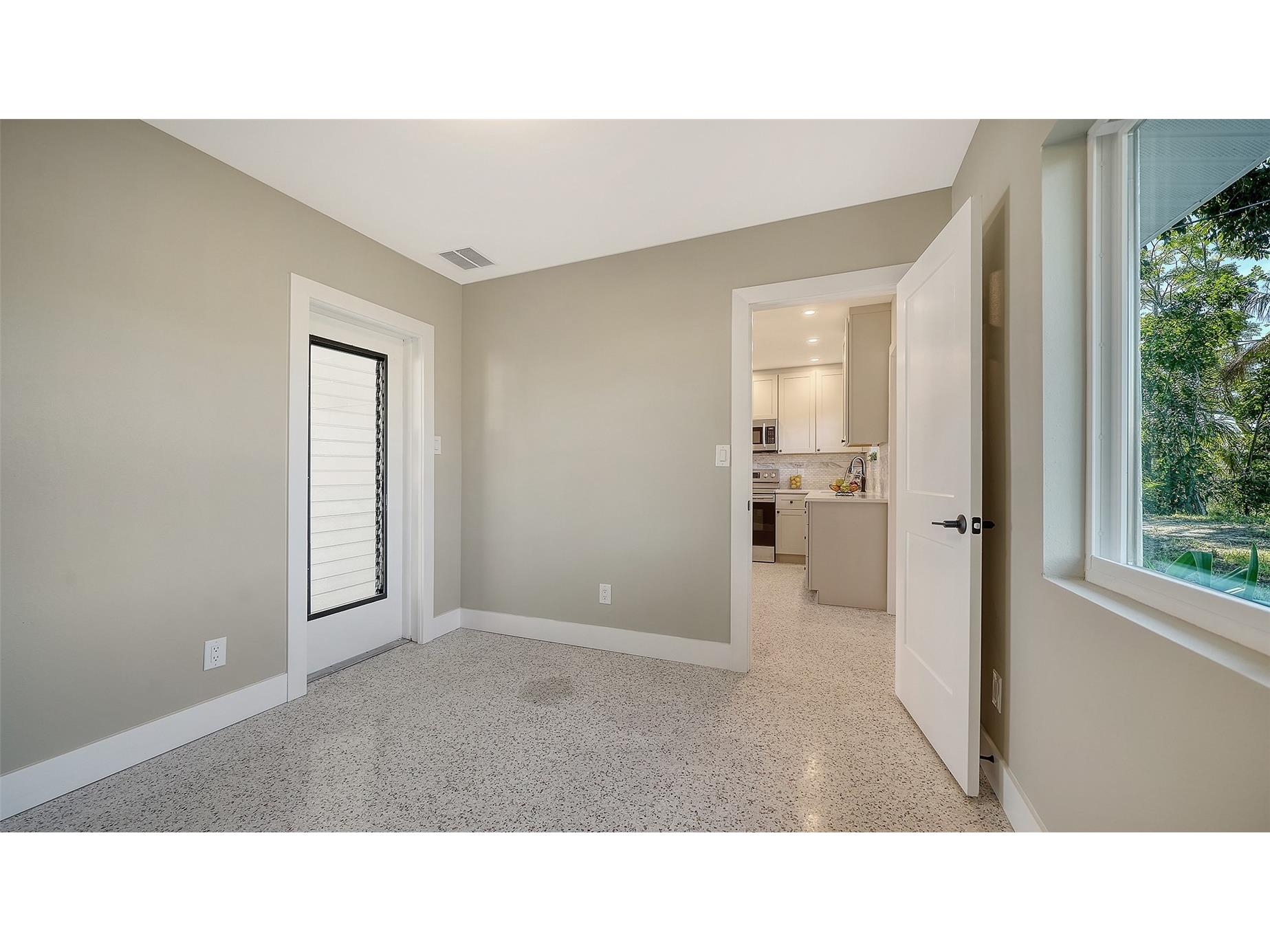 5914 Albert Place Sarasota FL 34231 A4679522 image12