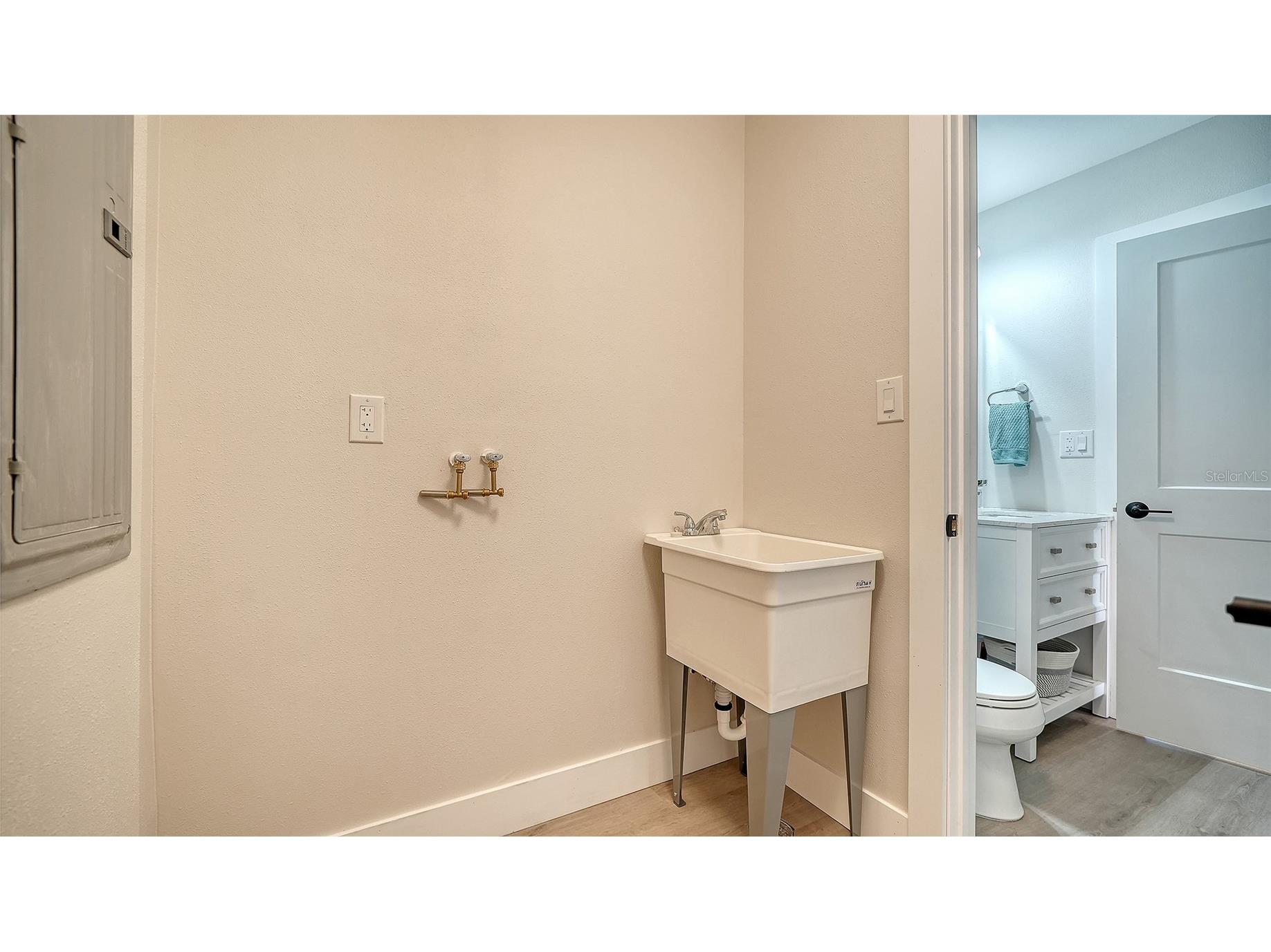 5914 Albert Place Sarasota FL 34231 A4679522 image19