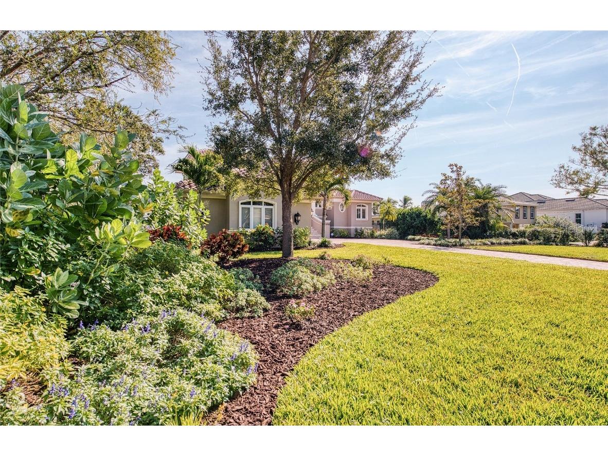 5918 Bahama Shores Drive S Saint Petersburg FL 33705 TB8460952 image2