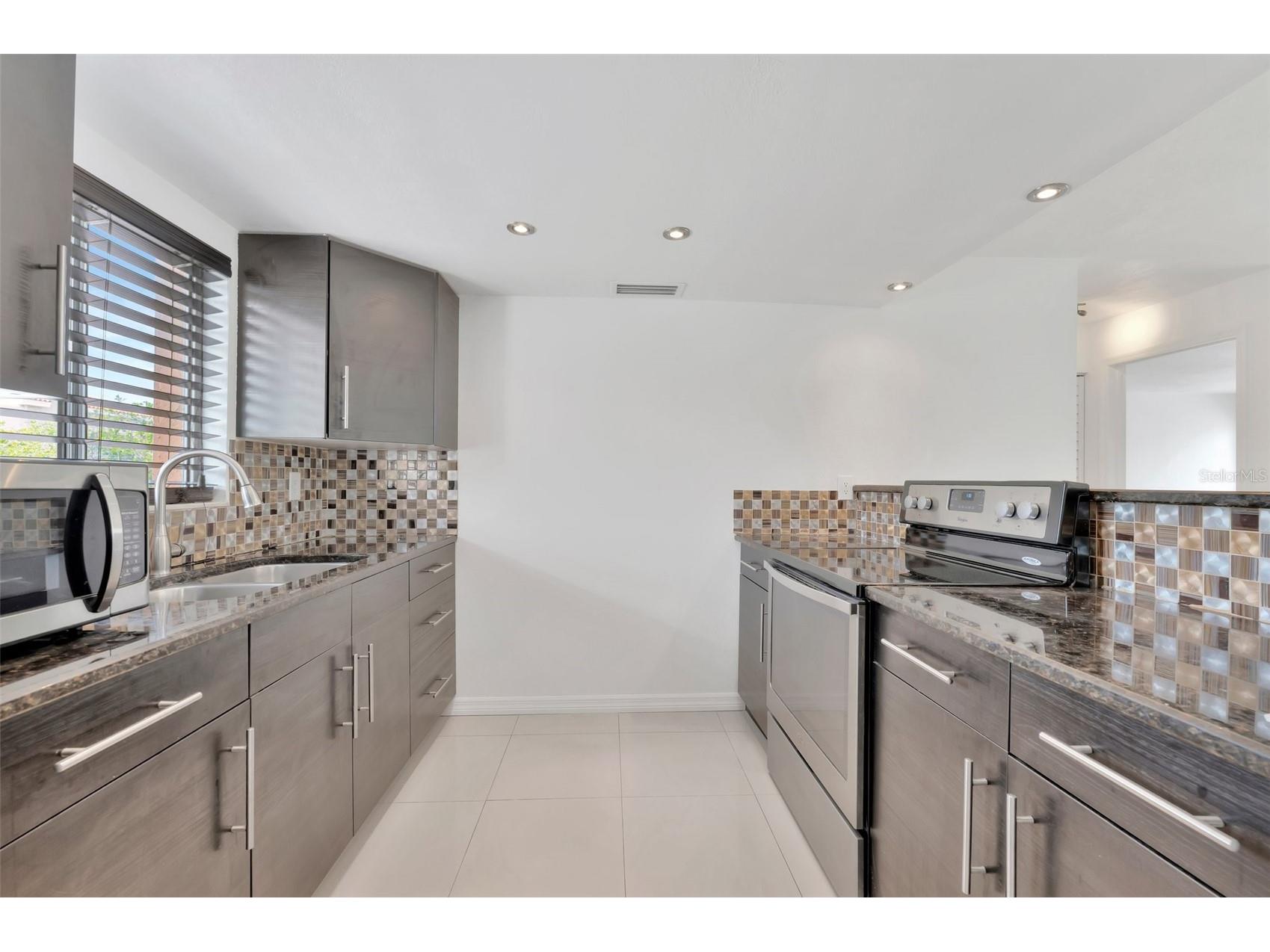 592 100th Avenue N #201 Saint Petersburg FL 33702 TB8517118 image6
