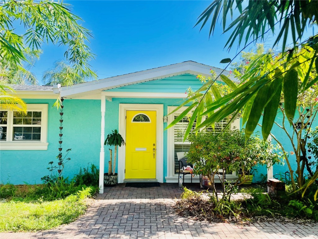 592 43rd Avenue NE Saint Petersburg FL 33703 U8194187 image1