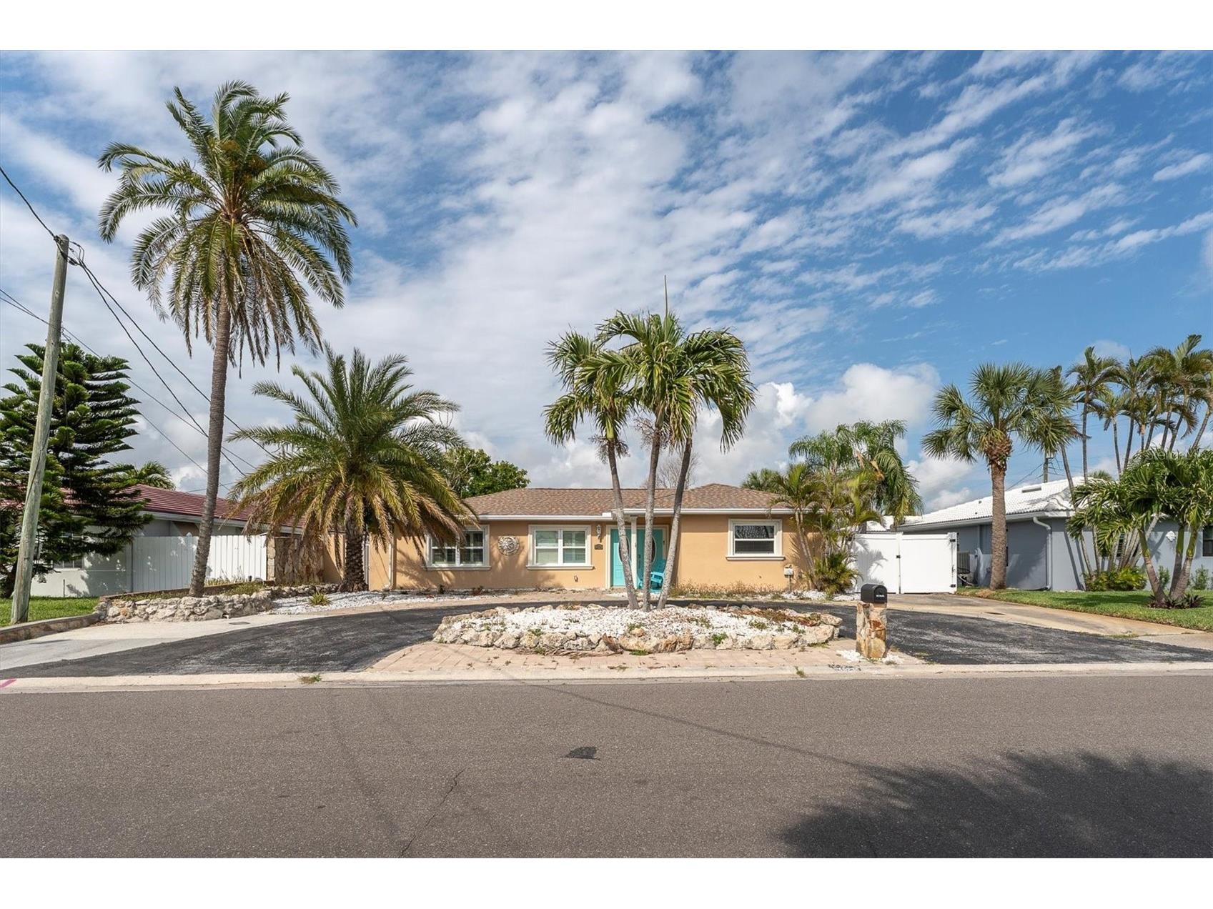 5923 2nd Street E Saint Pete Beach FL 33706 TB8507603 image1