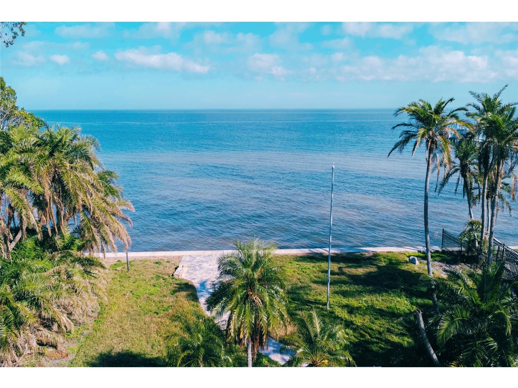 5926 Bahama Shores Drive S Saint Petersburg FL 33705 - TAMPA BAY TB8493525 image1