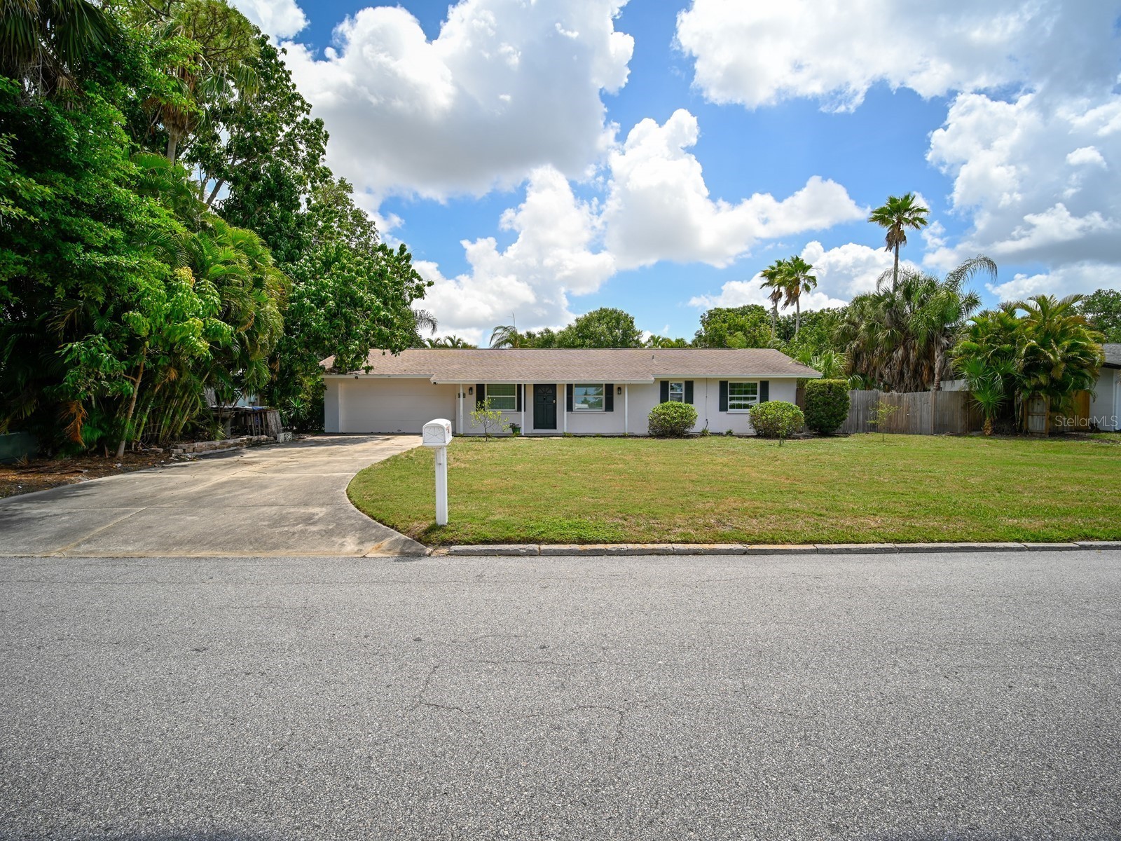 5927 Driftwood Avenue Sarasota FL 34231 A4694069 image1