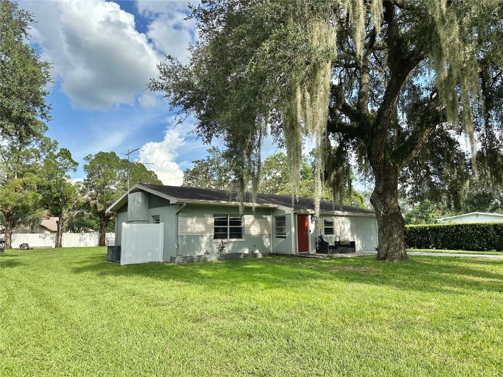5928 17th Street Zephyrhills FL 33542 T3549562 image1