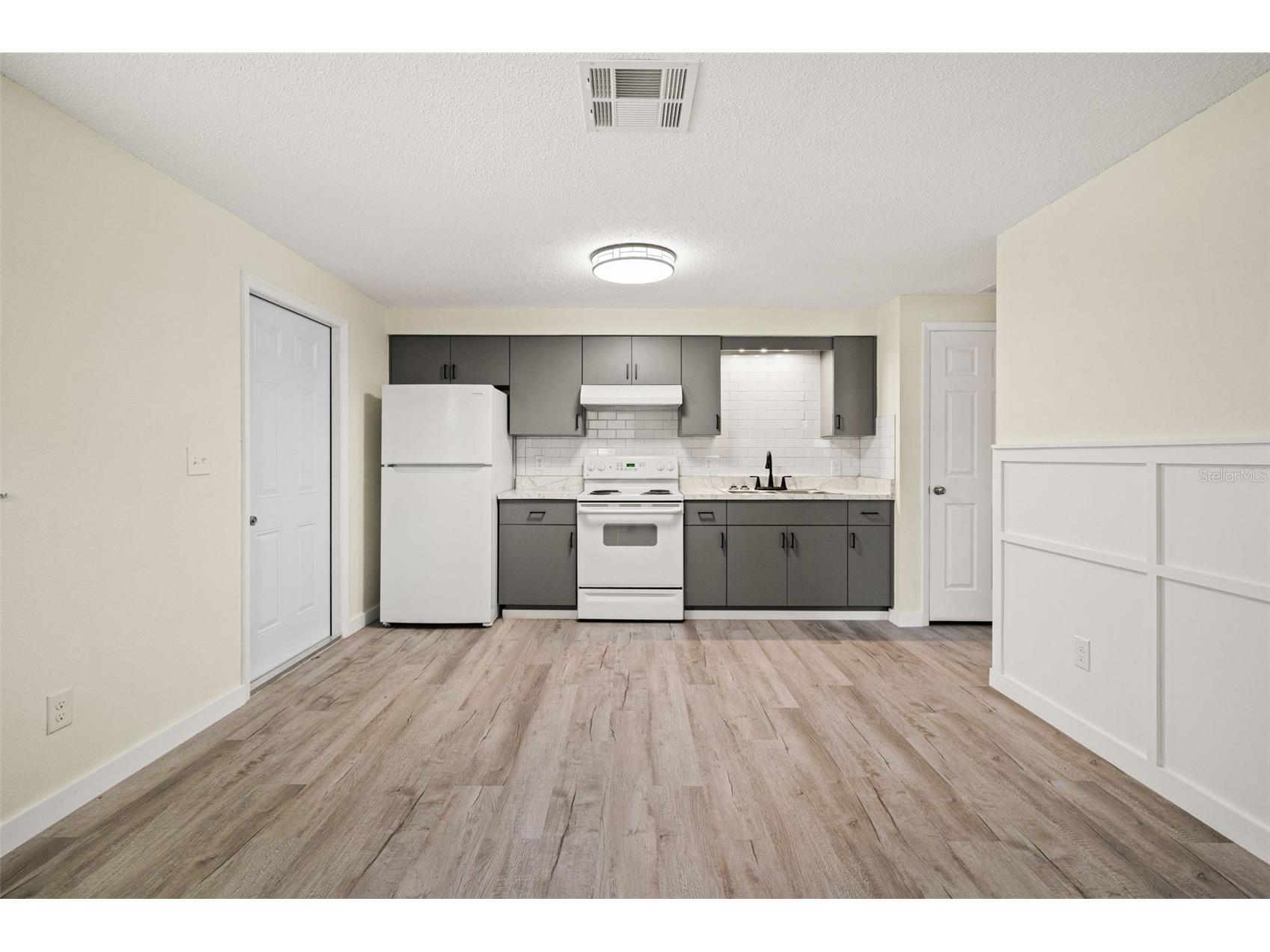5931 13th Street Zephyrhills FL 33542 W7884944 image4