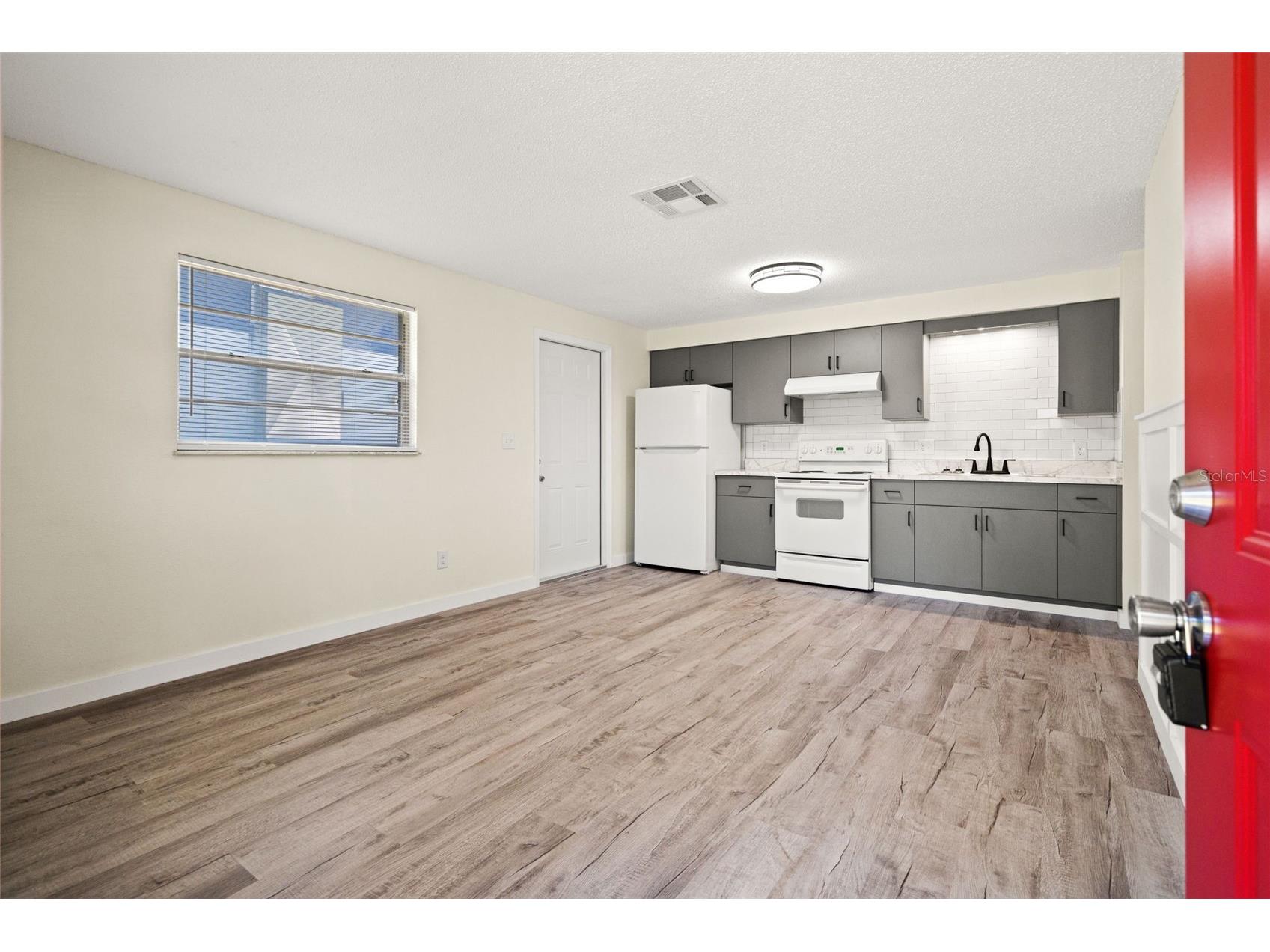 5931 13th Street Zephyrhills FL 33542 W7884944 image5