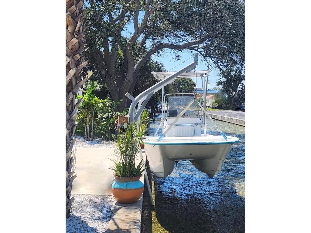 594 Baywood Drive N Dunedin FL 34698 - SALTWATER CANAL W/ GULF ACCESS U8254090 image1