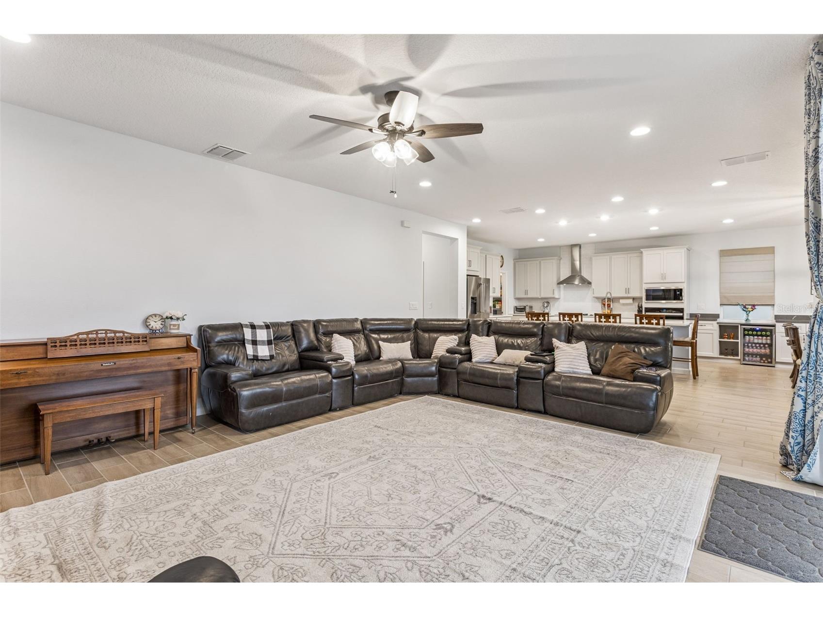 594 Via Bella Court Howey In The Hills FL 34737 O6366238 image11