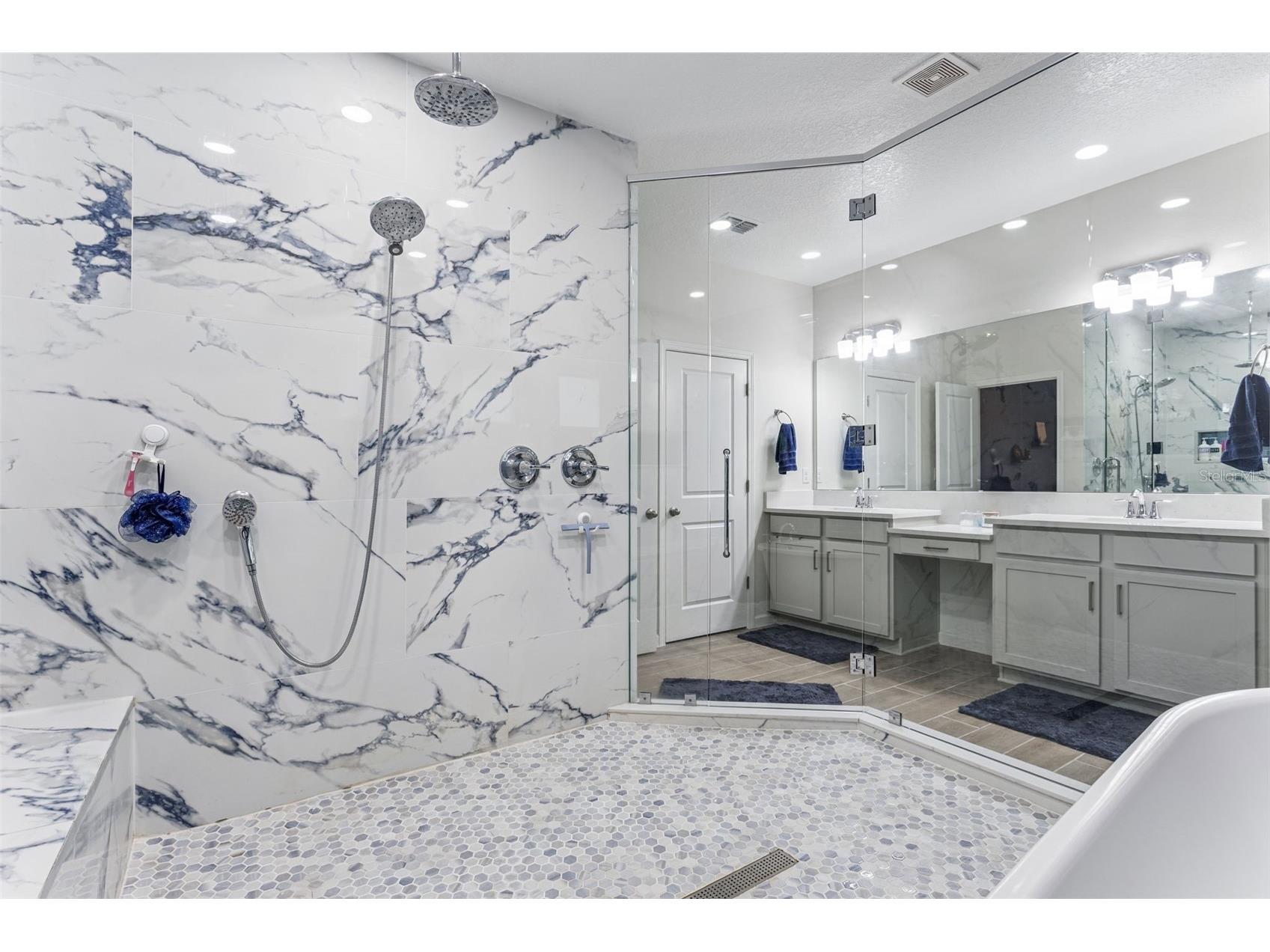 594 Via Bella Court Howey In The Hills FL 34737 O6366238 image24