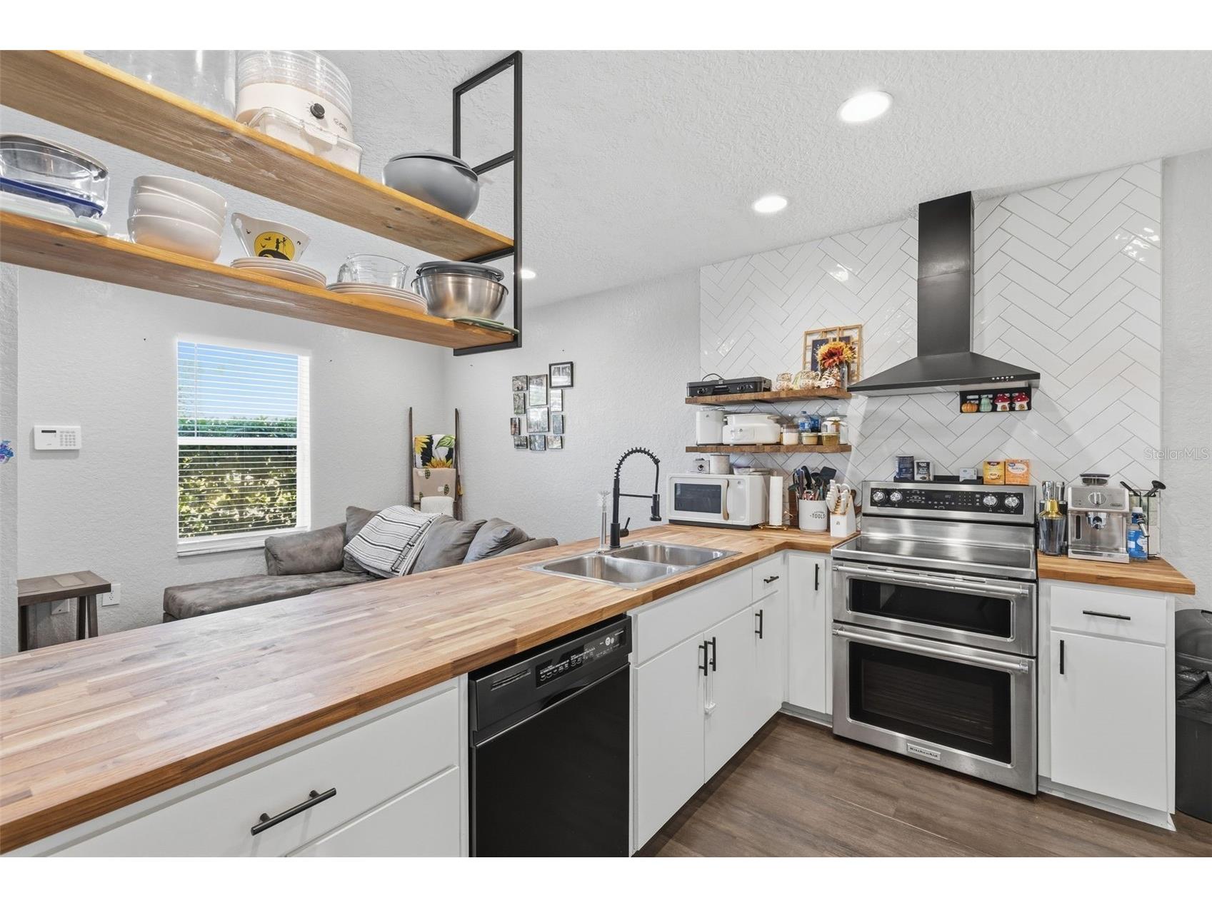 5940 & 5934 Meadowlane Street New Port Richey FL 34652 TB8484287 image3