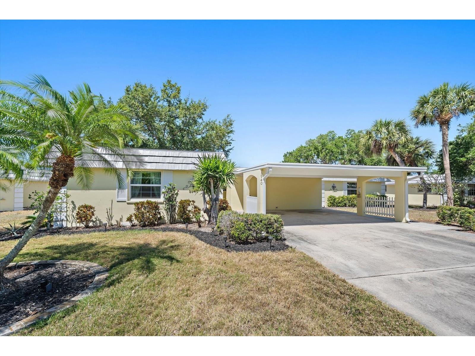 5940 Driftwood Avenue #15 Sarasota FL 34231 A4692199 image1