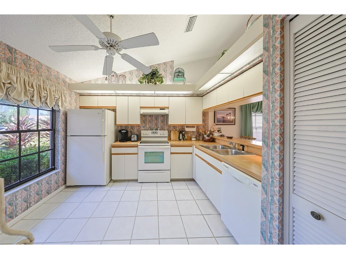 5941 Clubside Drive #5941 Sarasota FL 34243 A4668381 image2