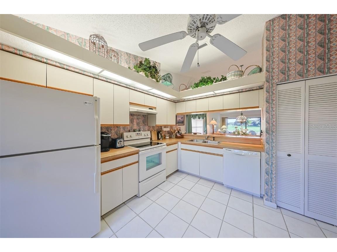 5941 Clubside Drive #5941 Sarasota FL 34243 A4668381 image3