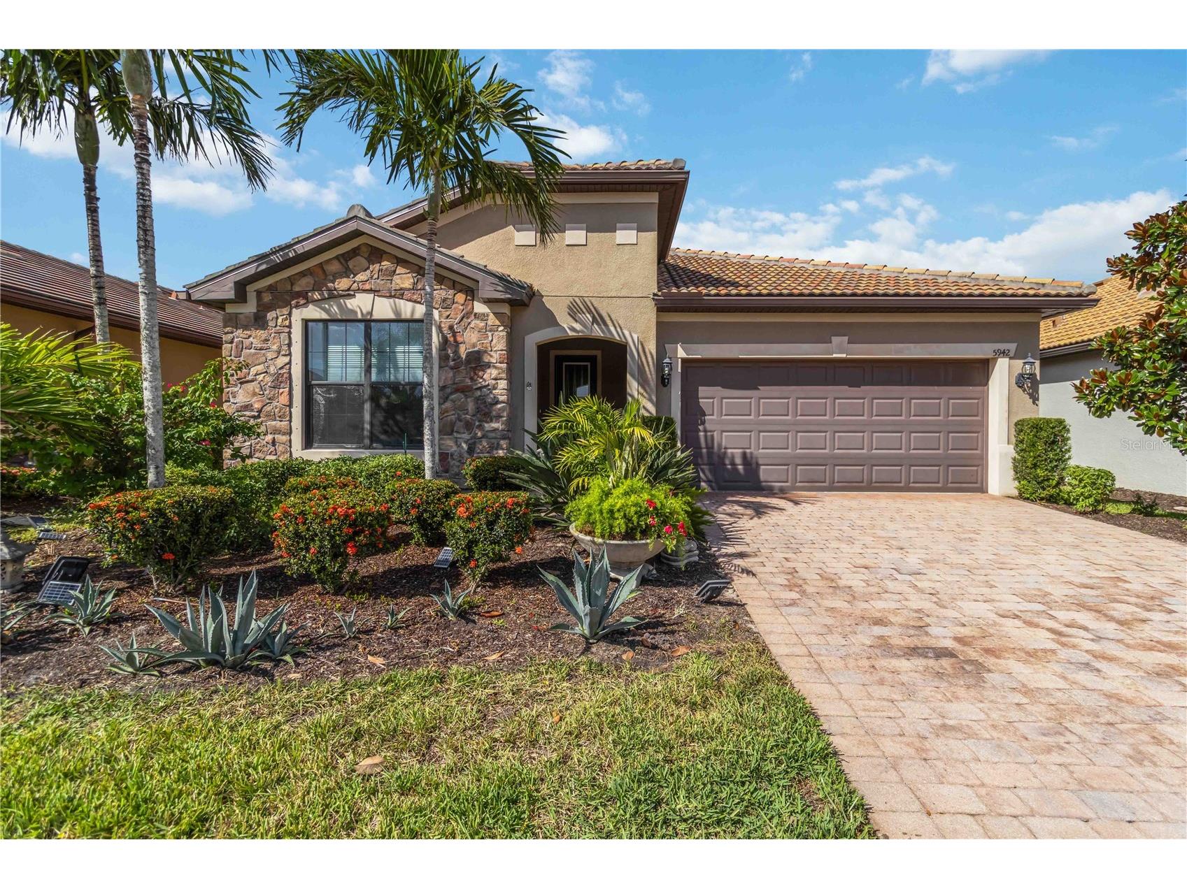 5942 Caspian Tern Drive Sarasota FL 34238 A4678025 image1