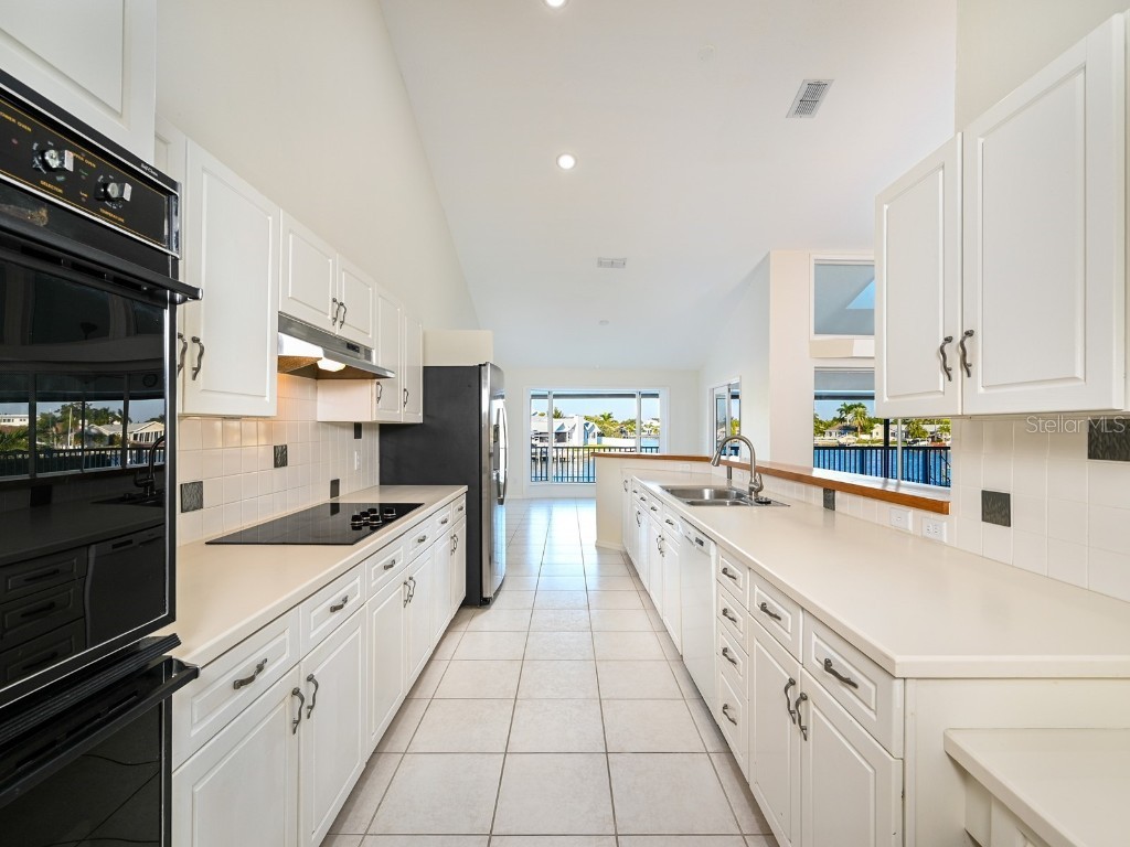 5947 Bayview Circle S Gulfport FL 33707 - BOCA CIEGA BAY A4672514 image9