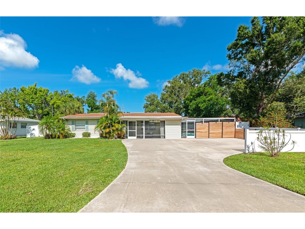 5948 Mirror Lake Road Sarasota FL 34238 A4655443 image2