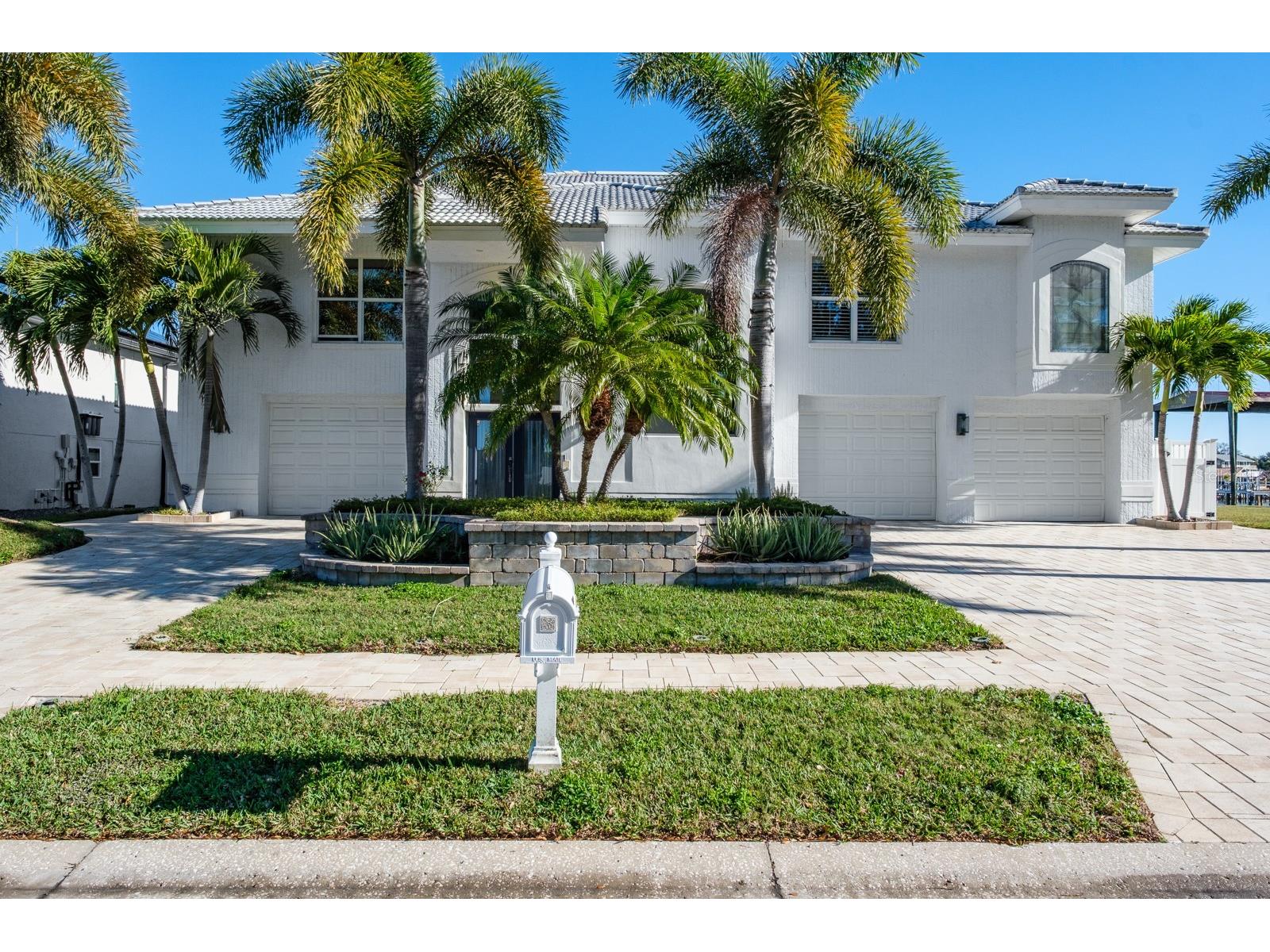 5949 Seabird Drive S Gulfport FL 33707 TB8468575 image1