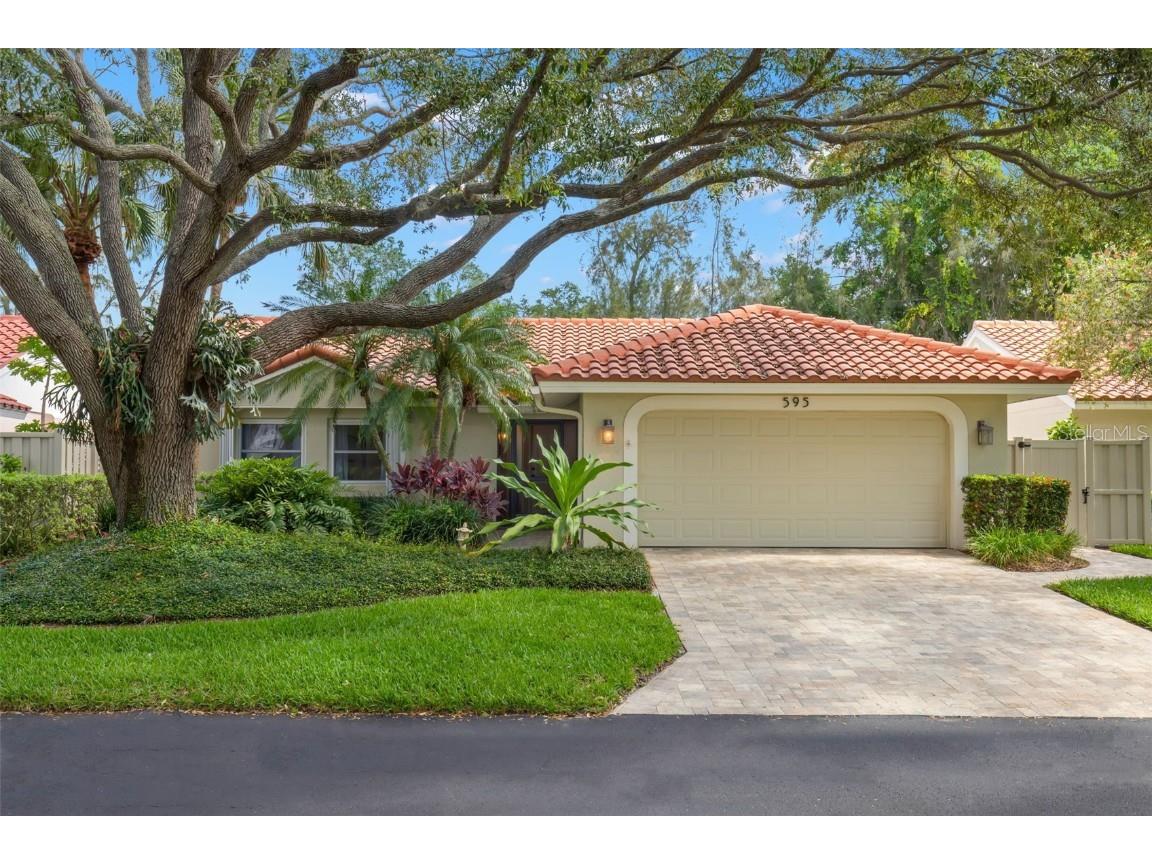 595 Quintana Place NE Saint Petersburg FL 33703 U8205375 image1