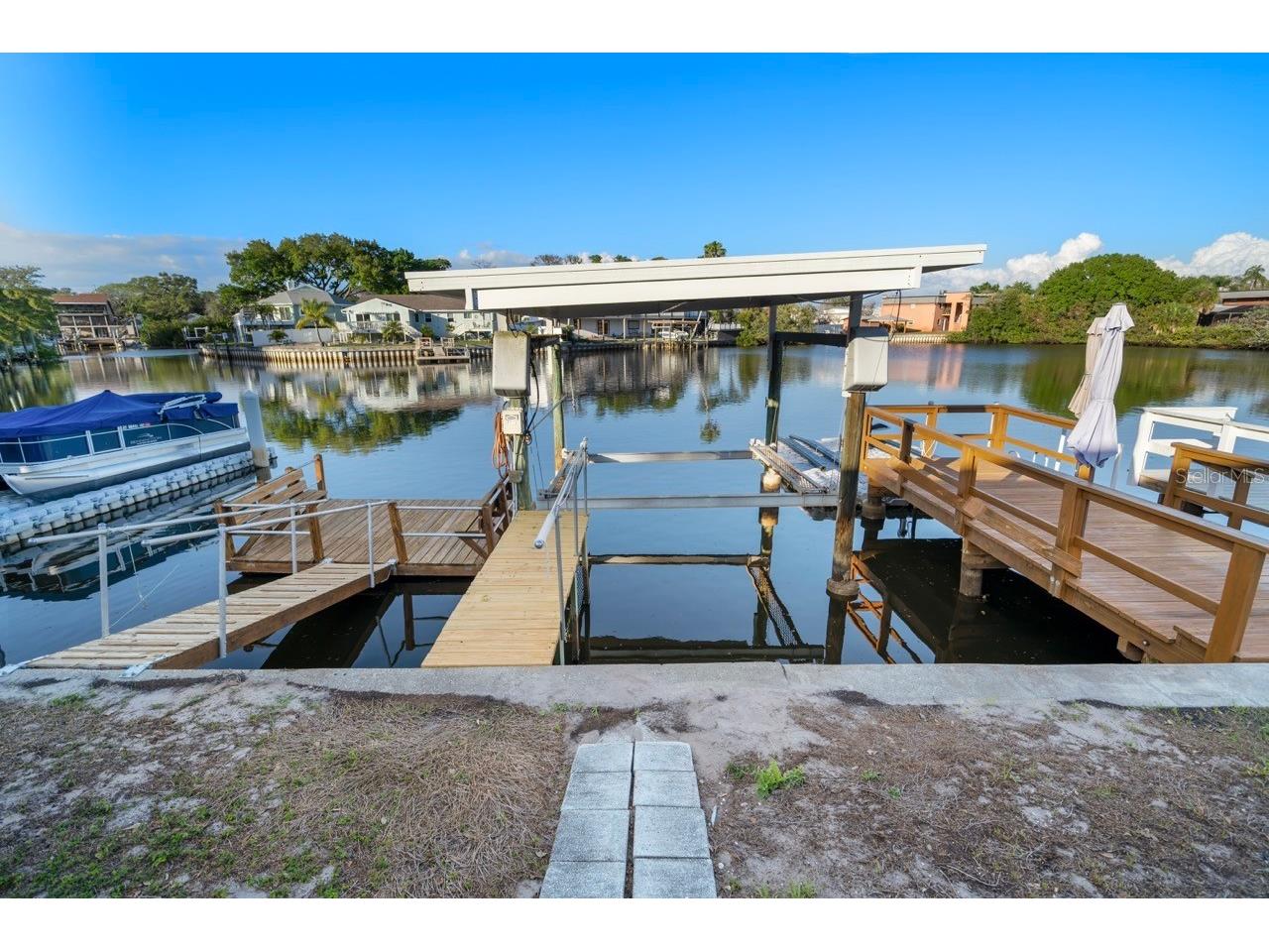 595 Westwinds Drive Palm Harbor FL 34683 TB8484397 image1