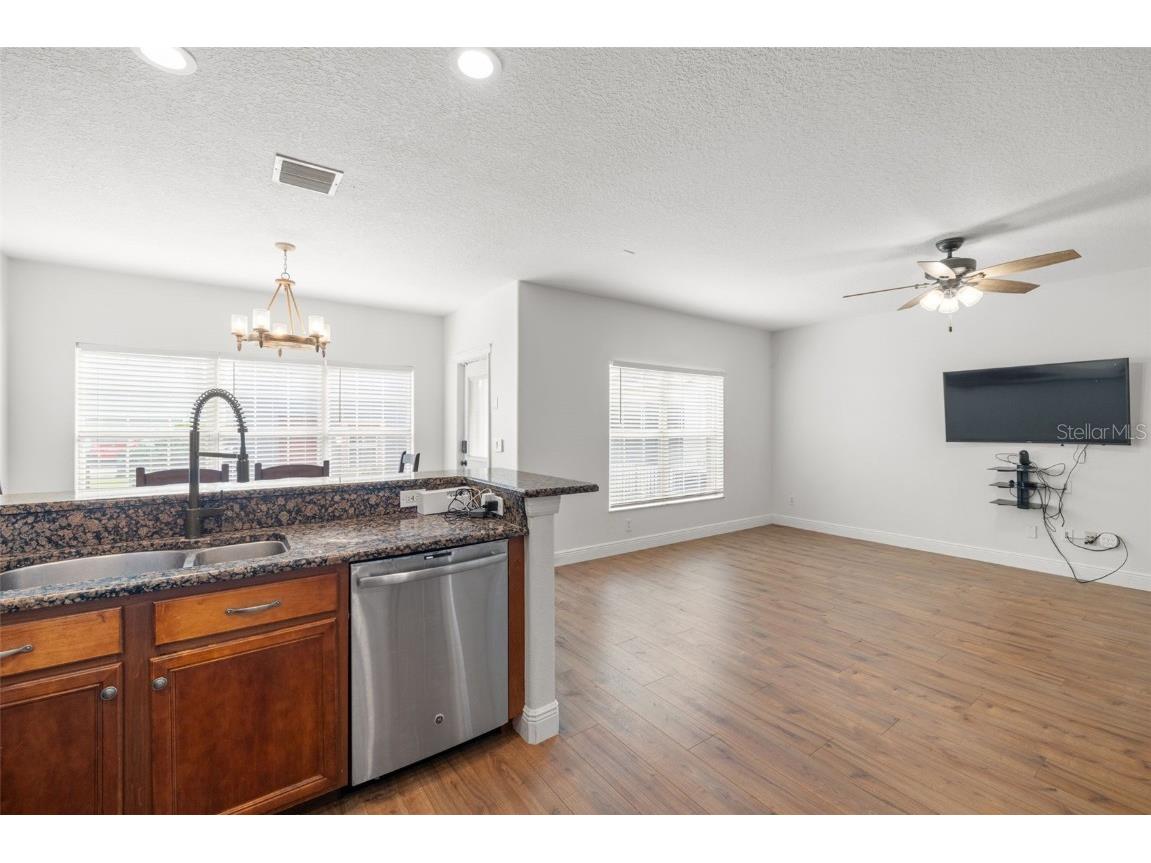 5950 Beaconpark Street Lithia FL 33547 TB8456052 image10