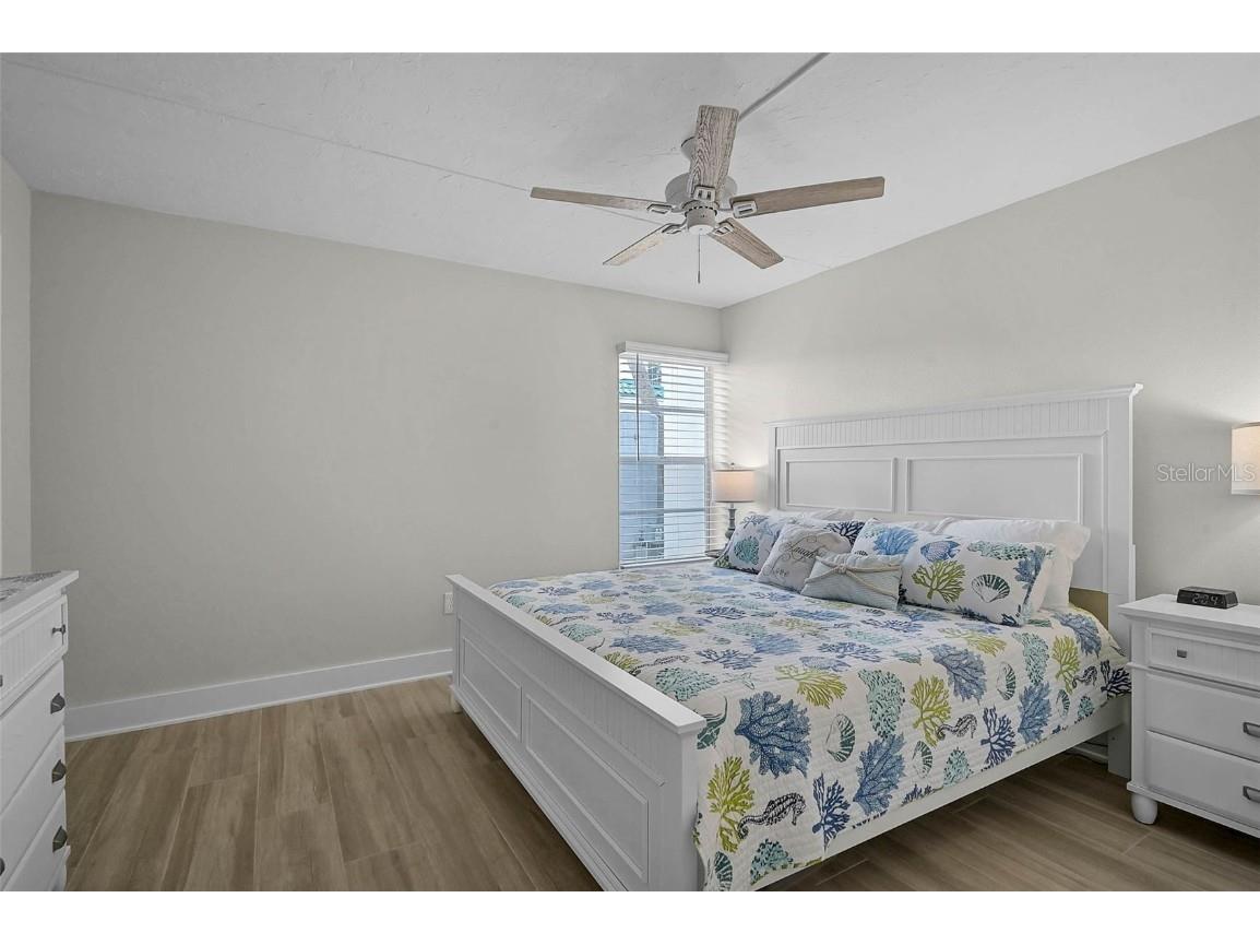 5950 Midnight Pass Road #101 Sarasota FL 34242 A4672338 image14