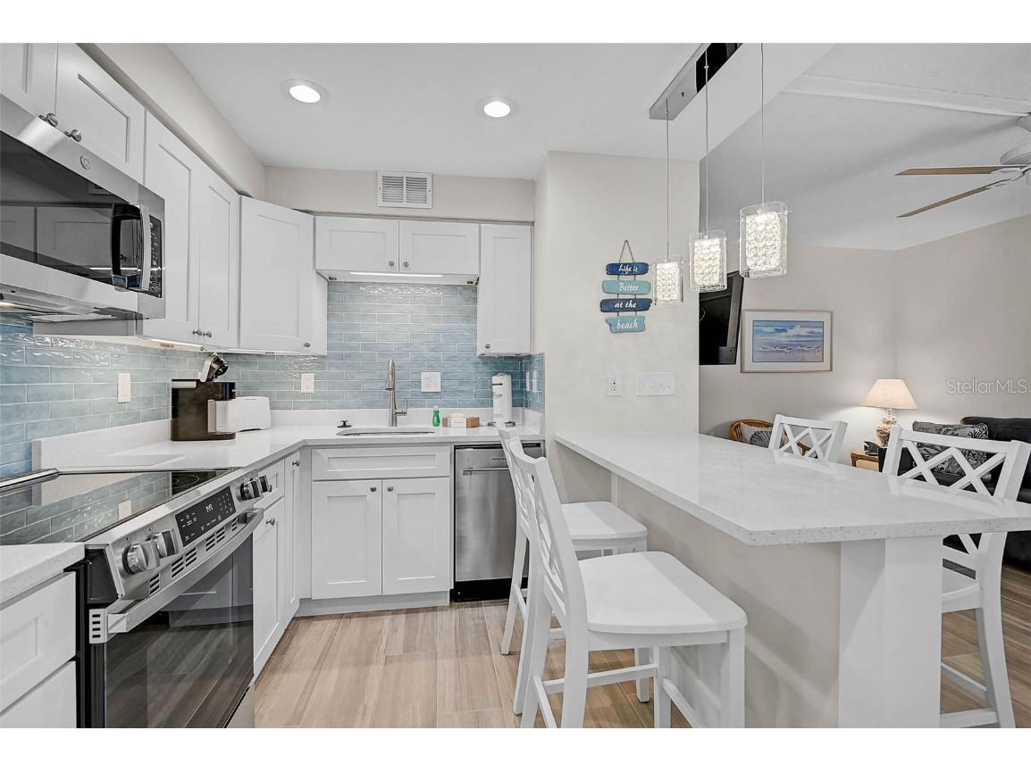 5950 Midnight Pass Road #101 Sarasota FL 34242 A4672338 image7