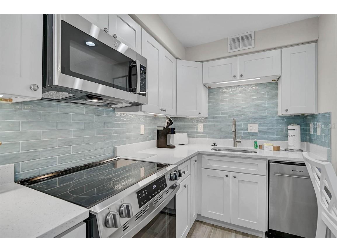 5950 Midnight Pass Road #101 Sarasota FL 34242 A4672338 image8