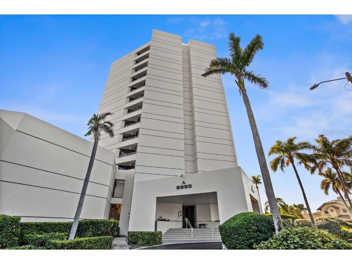 5950 Pelican Bay Plaza S #1106 Gulfport FL 33707 - BOCA CIEGA BAY U8231815 image1