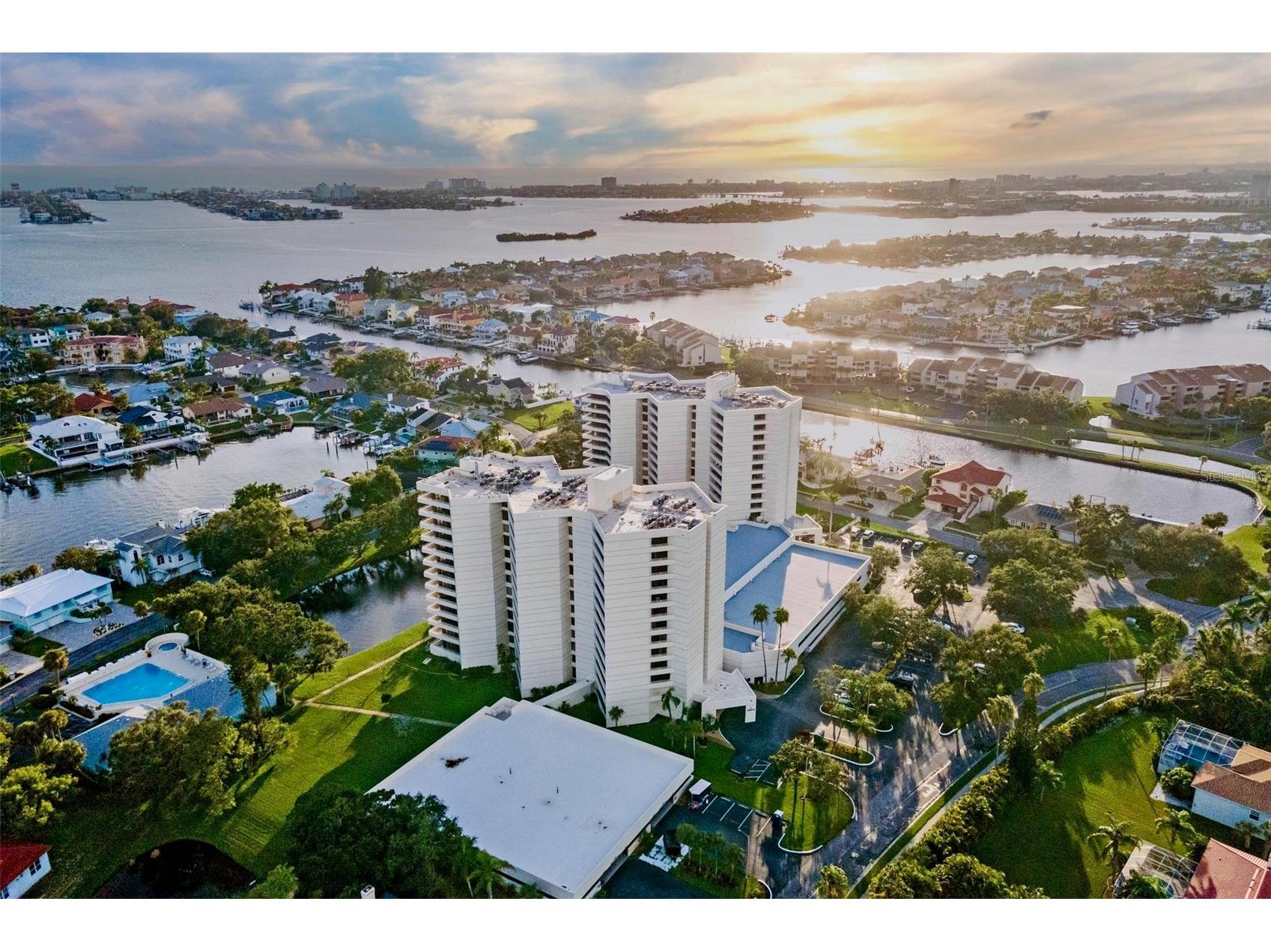 5950 Pelican Bay Plaza S #2A Saint Petersburg FL 33707 TB8473240 image1