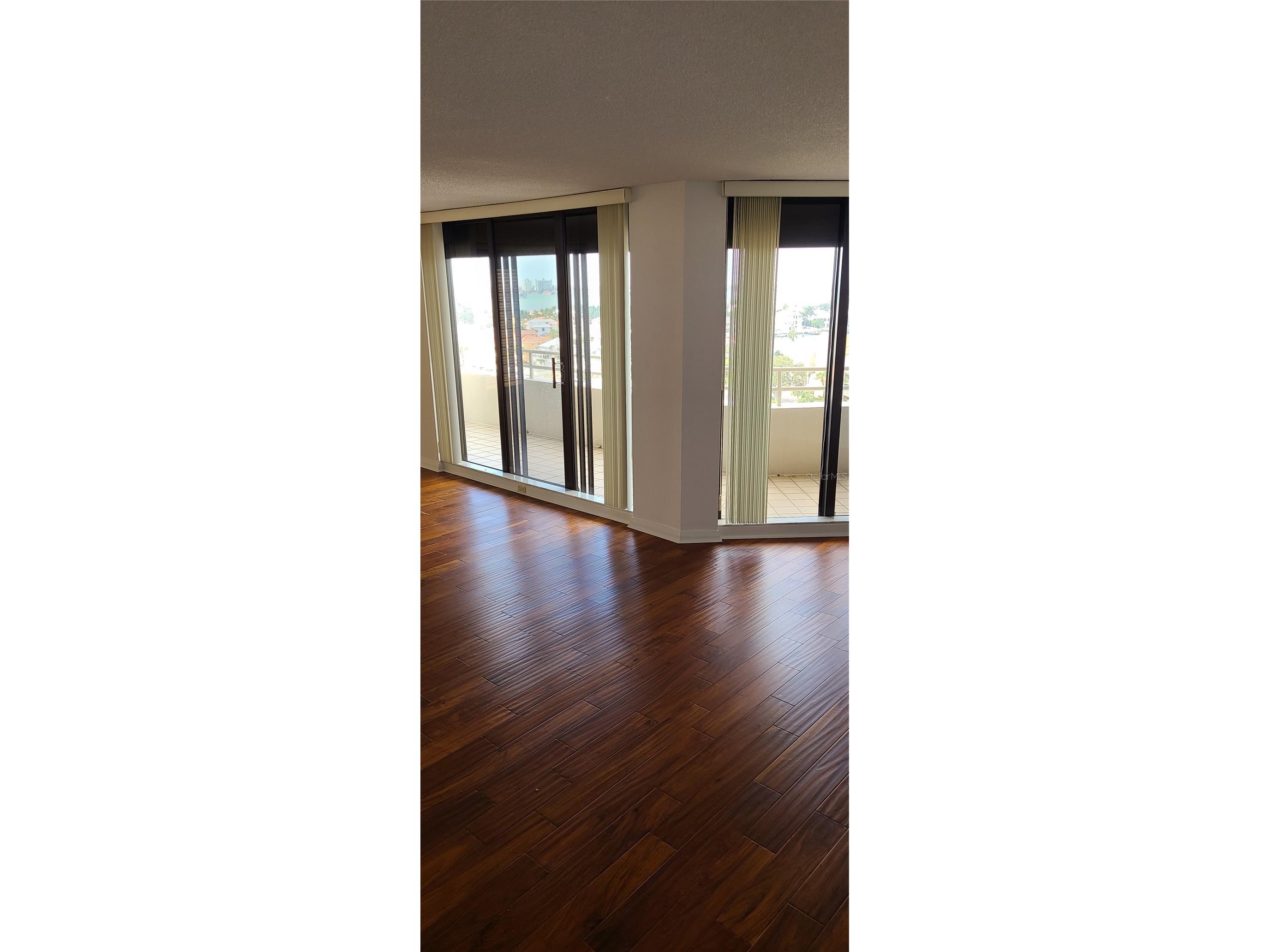 5950 Pelican Bay Plaza S #PH-1B Saint Petersburg FL 33707 TB8457319 image3