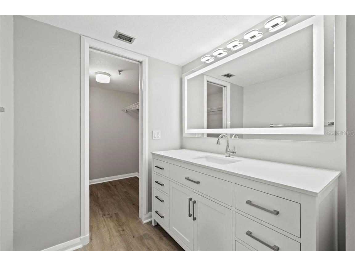 5950 Pelican Bay Plaza S #PH-1C Gulfport FL 33707 TB8418904 image33