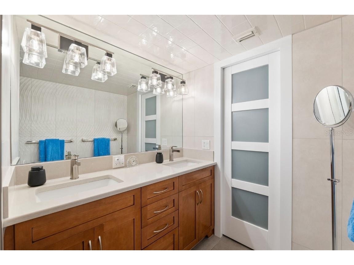 5950 Pelican Bay Plaza S #PH-2F Gulfport FL 33707 TB8352142 image17