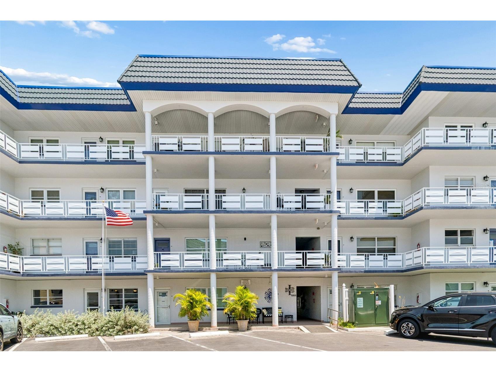 5955 30th Avenue S #105 Gulfport FL 33707 - BOCA CIEGA BAY TB8510340 image1