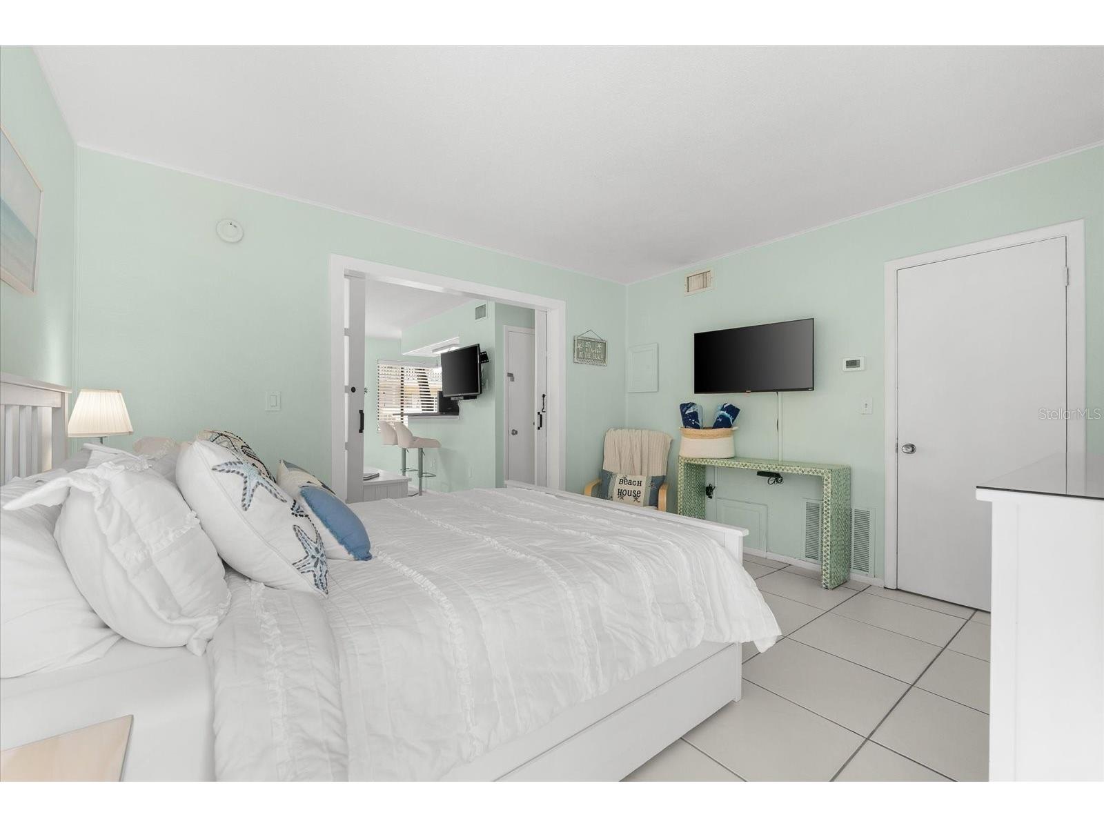 5955 Midnight Pass Road #4E Sarasota FL 34242 A4681682 image32