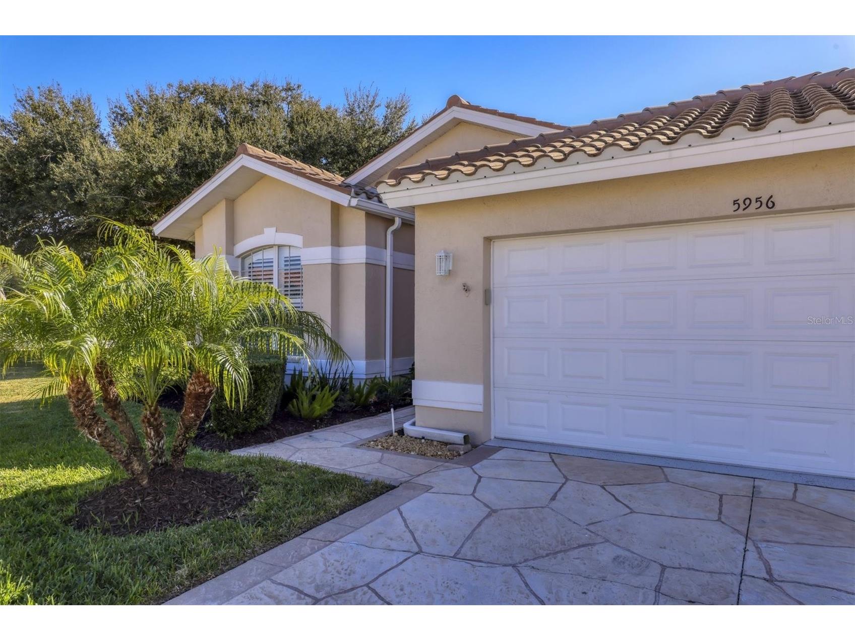 5956 Rachele Drive Sarasota FL 34243 TB8472140 image1