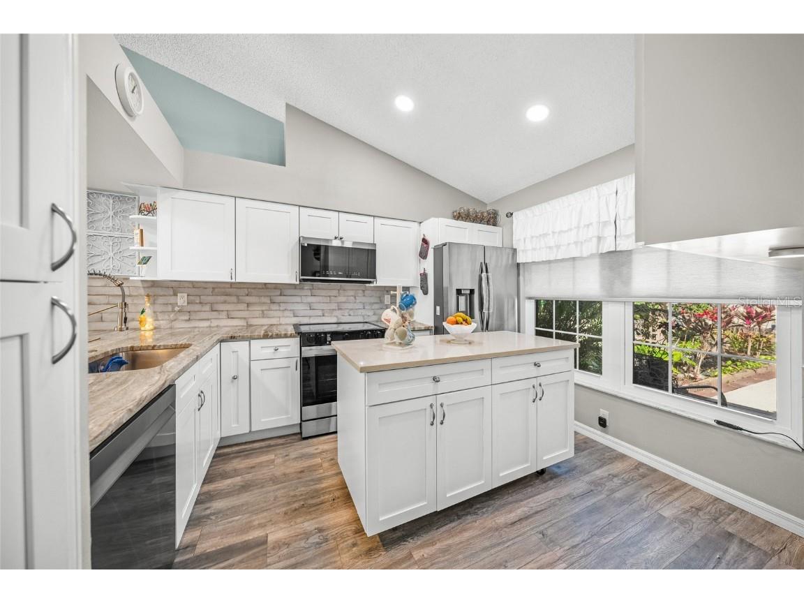 5958 Clubside Drive Sarasota FL 34243 A4673988 image12