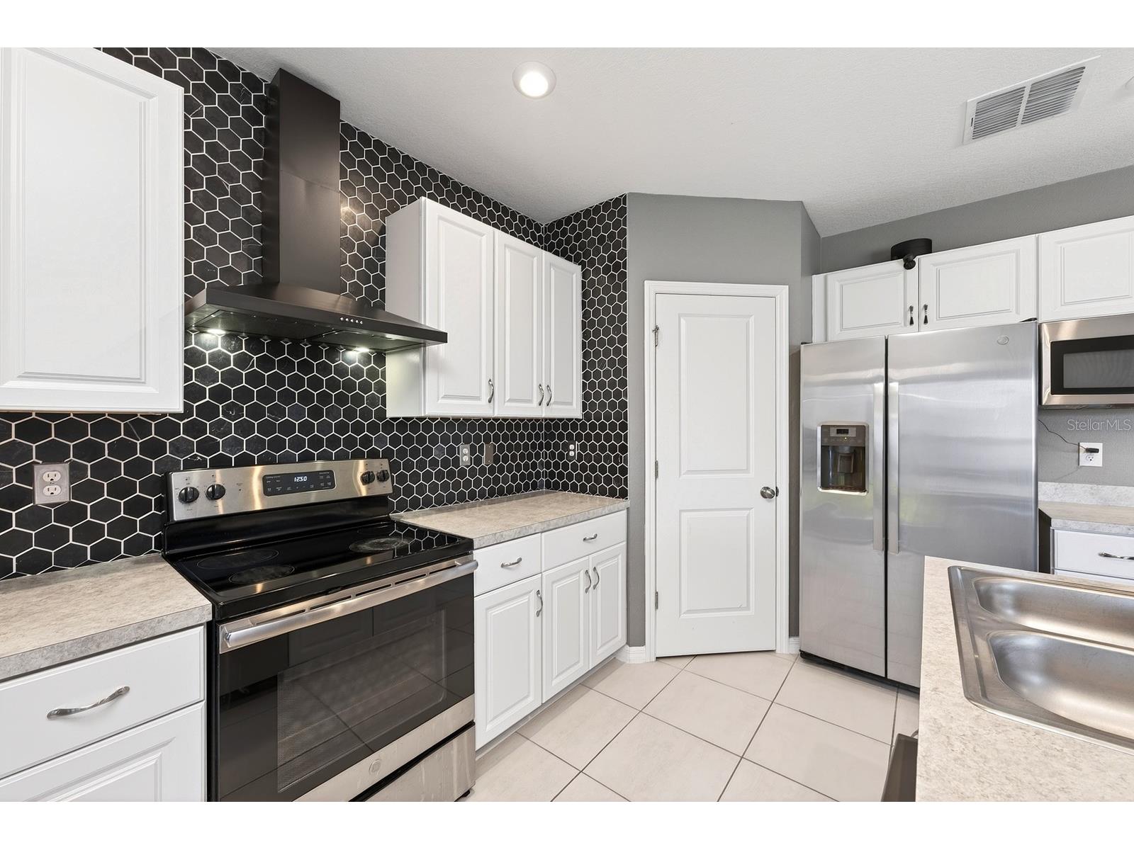 596 Meadow Bend Drive Davenport FL 33837 O6410598 image8