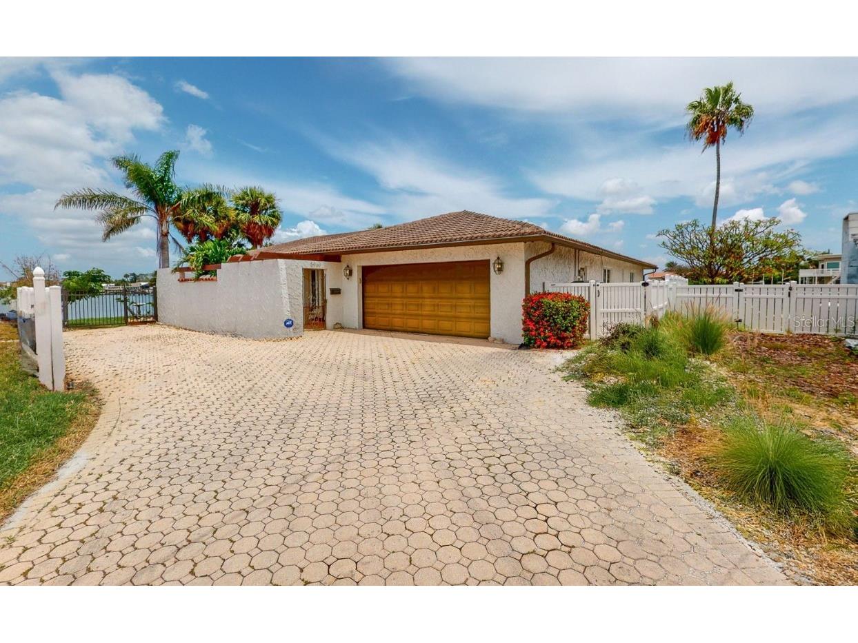 5960 Bahama Way N Saint Pete Beach FL 33706 - BOCA CIEGA BAY TB8410863 image1