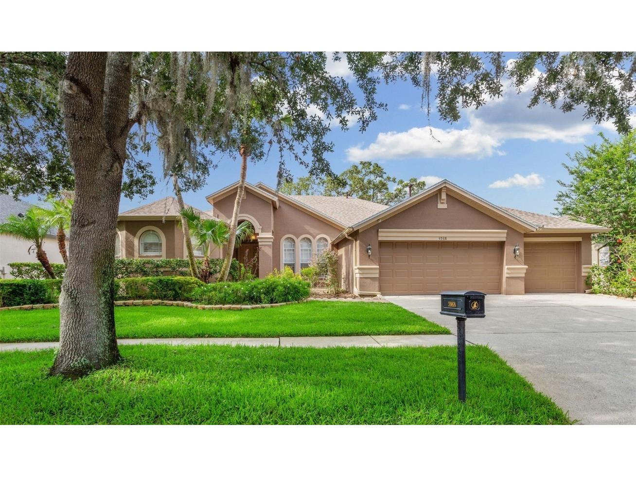 5968 Jaegerglen Drive Lithia FL 33547 T3452638 image1