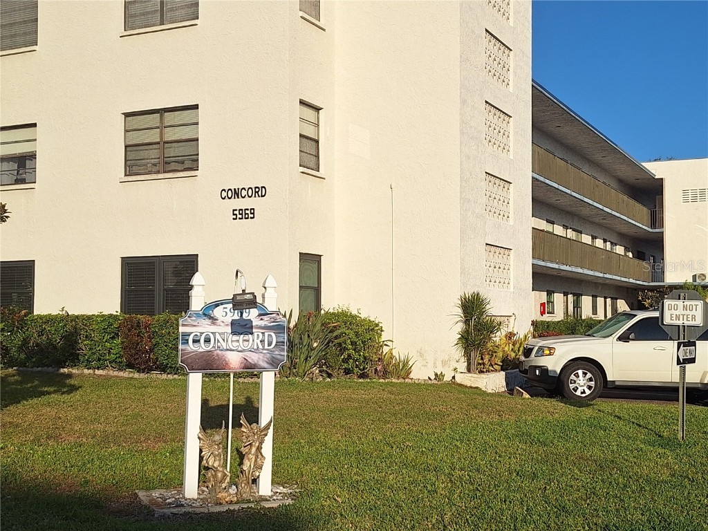 5969 Terrace Park Dr Drive N #203 Saint Petersburg FL 33709 TB8462232 image1