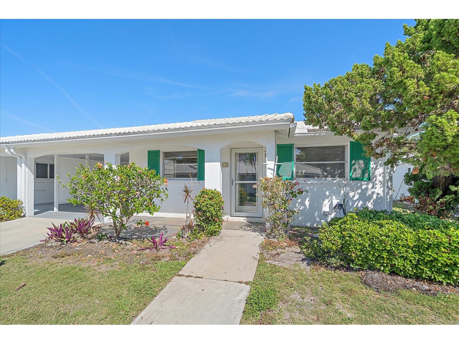 597 Spanish Drive N #12 Longboat Key FL 34228 A4690602 image1