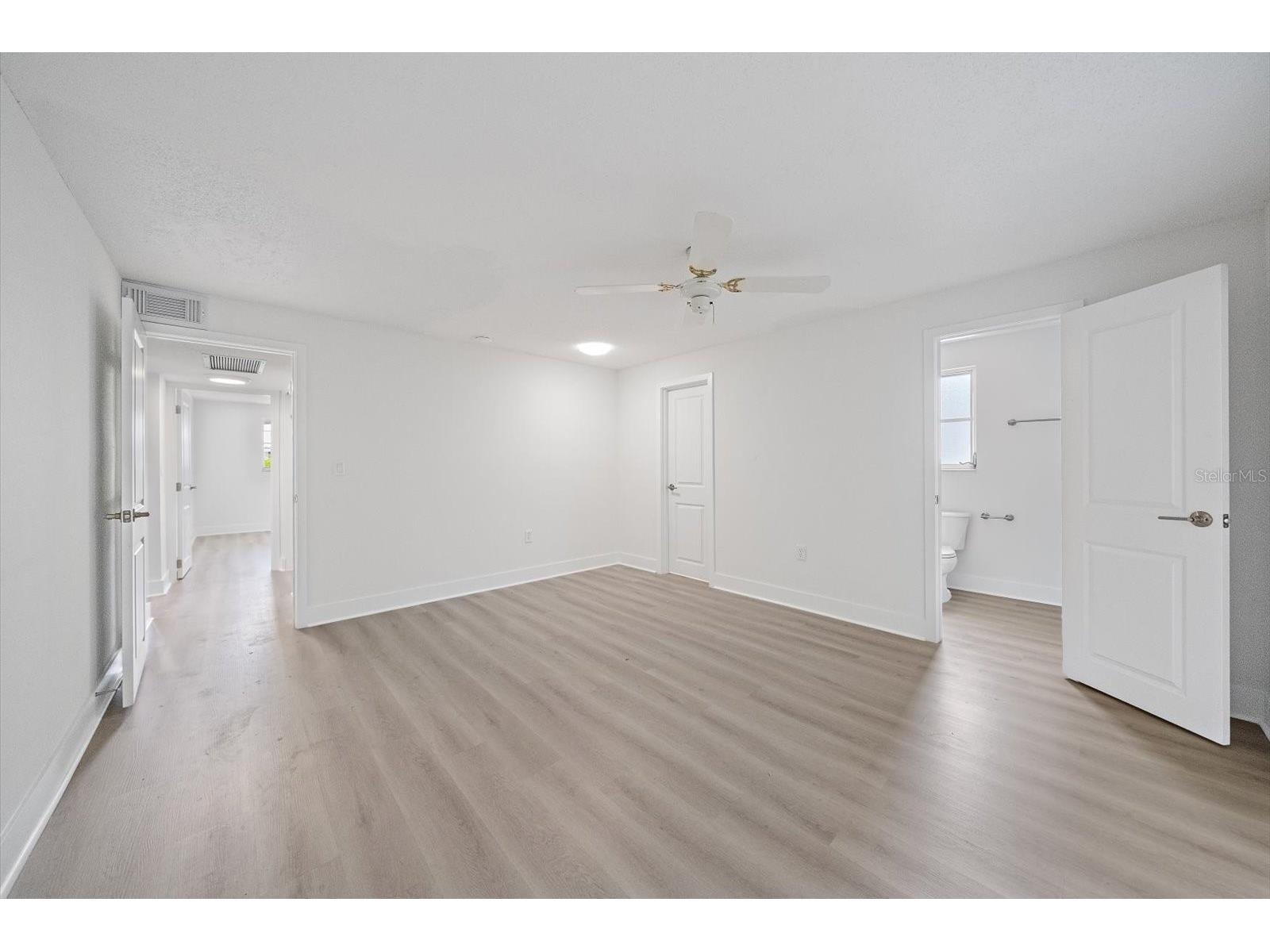 597 Spanish Drive N #12 Longboat Key FL 34228 A4690602 image12
