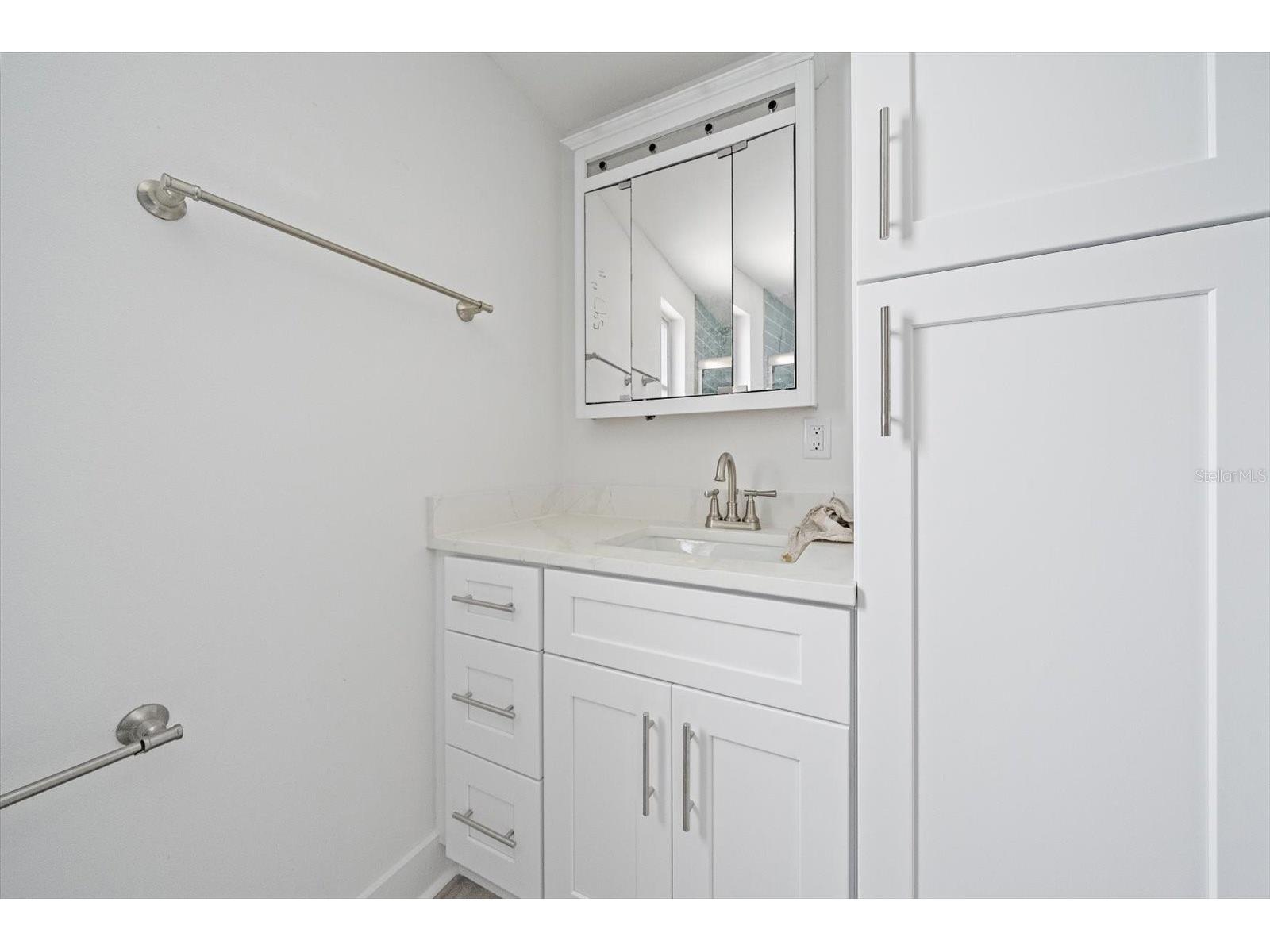597 Spanish Drive N #12 Longboat Key FL 34228 A4690602 image17