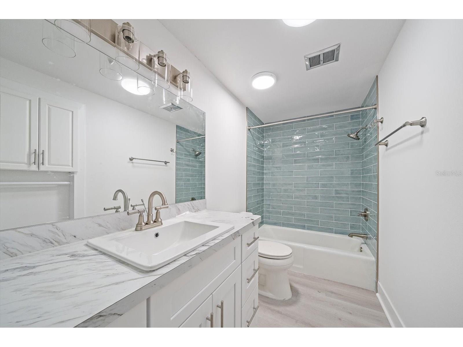 597 Spanish Drive N #12 Longboat Key FL 34228 A4690602 image19