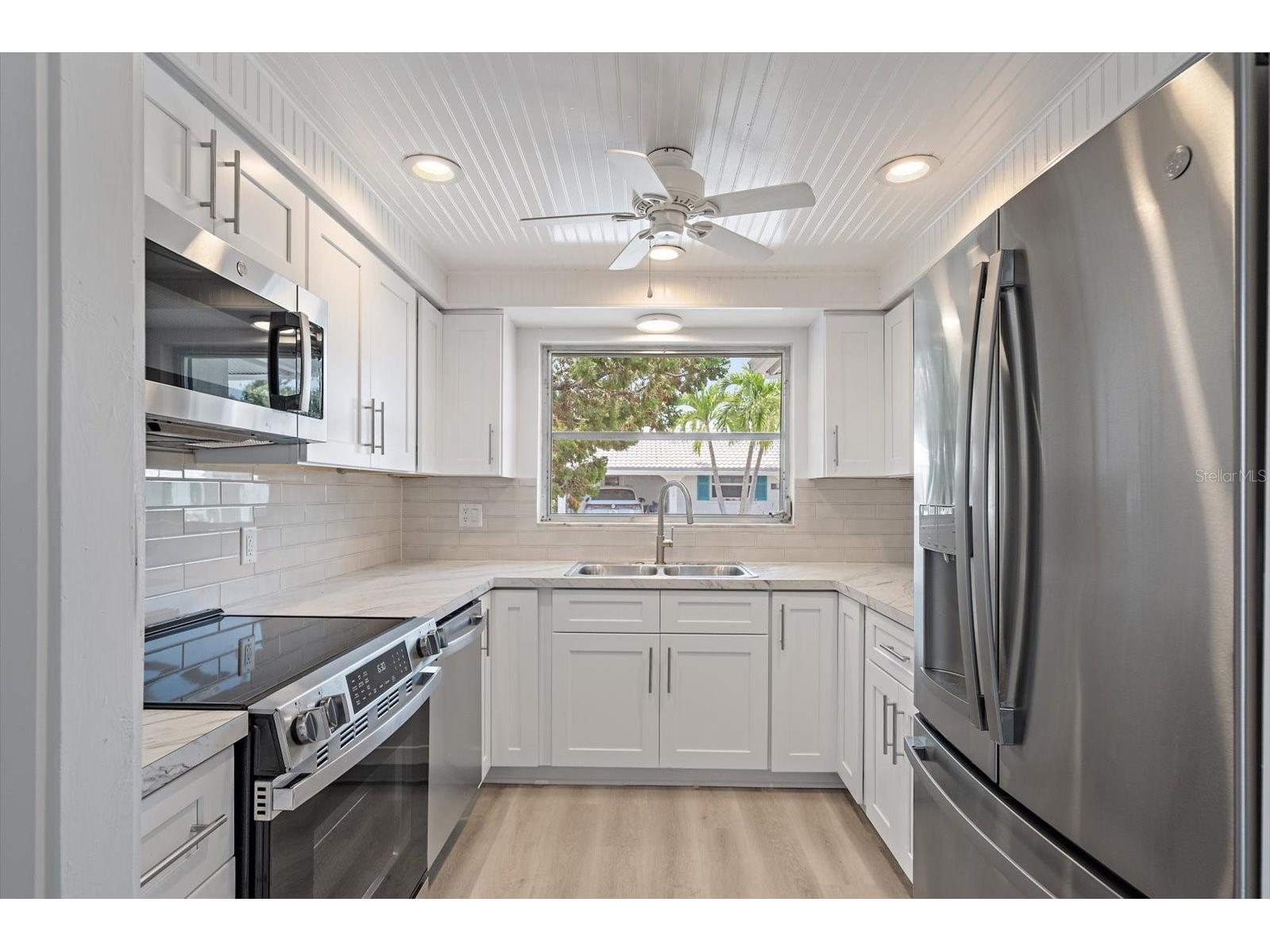 597 Spanish Drive N #12 Longboat Key FL 34228 A4690602 image3
