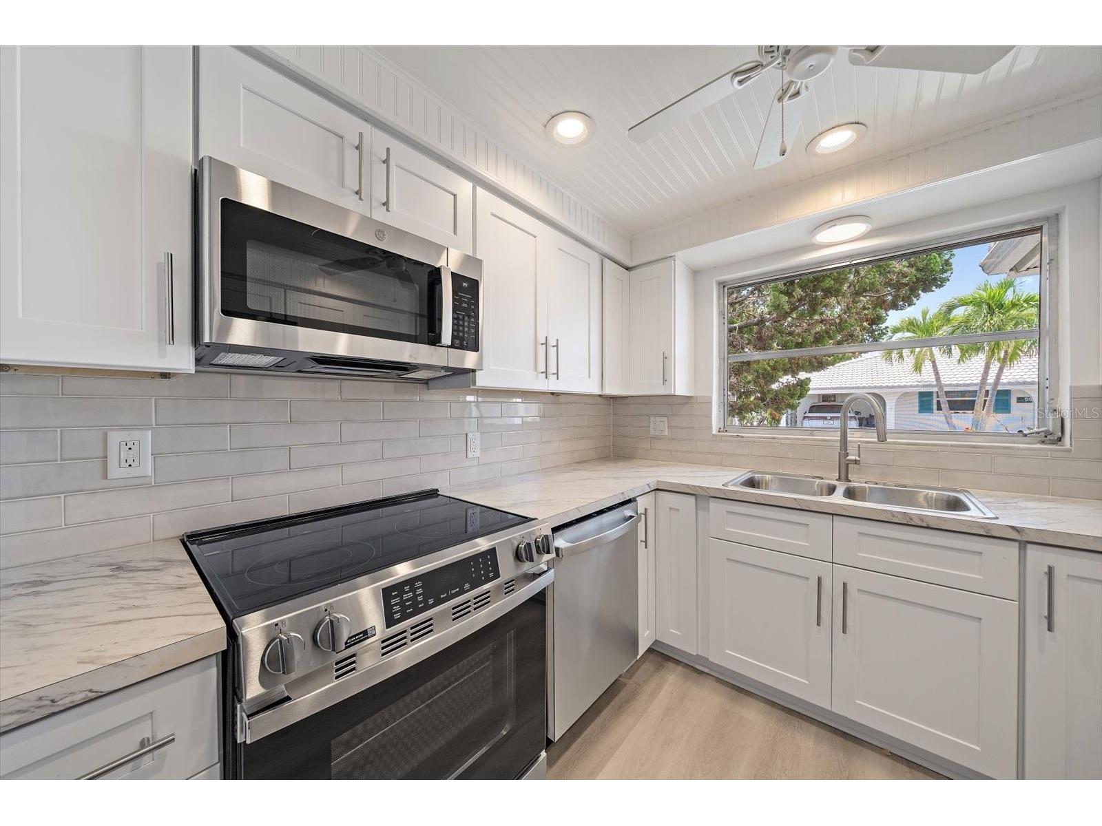 597 Spanish Drive N #12 Longboat Key FL 34228 A4690602 image4