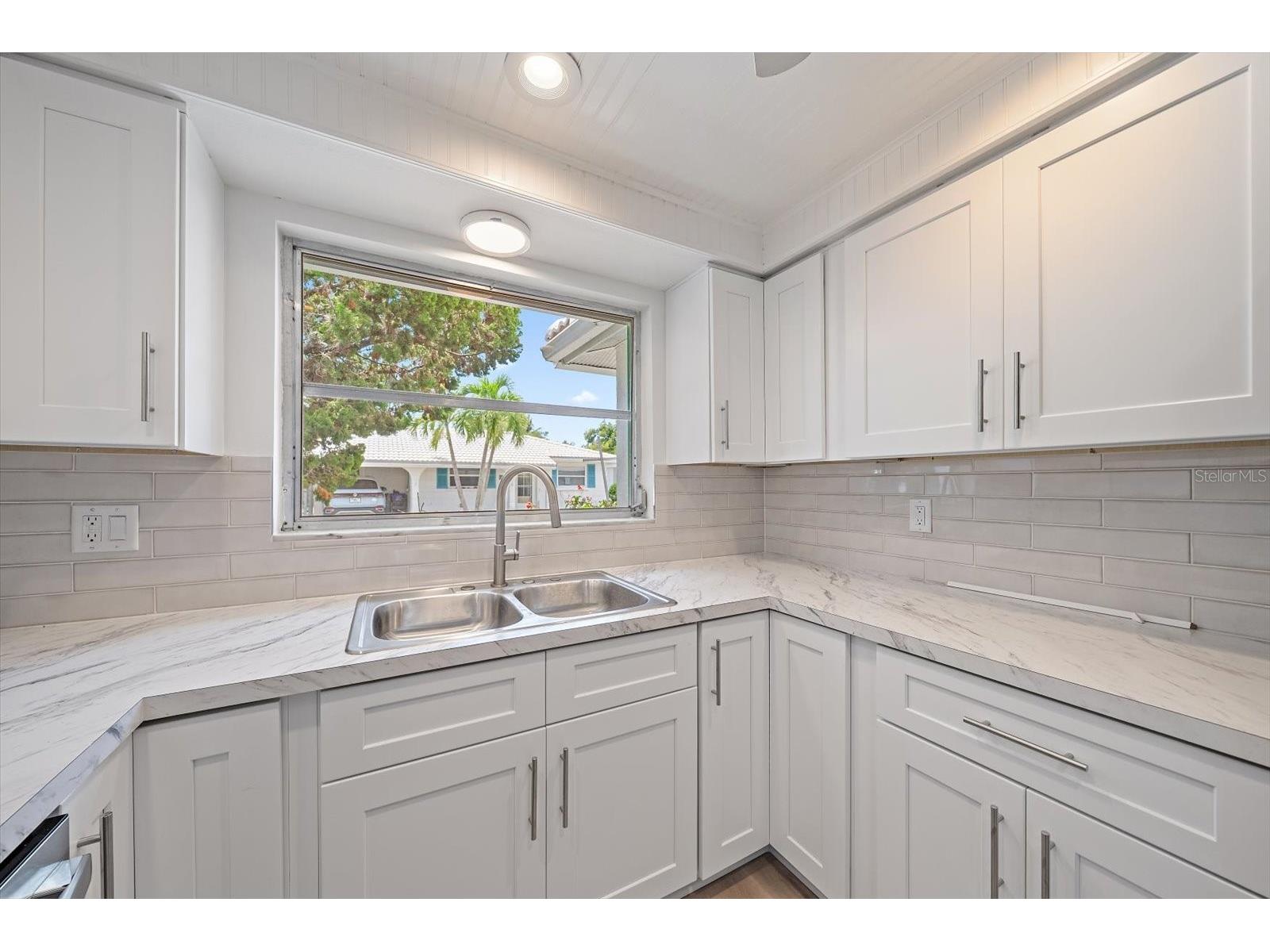 597 Spanish Drive N #12 Longboat Key FL 34228 A4690602 image6