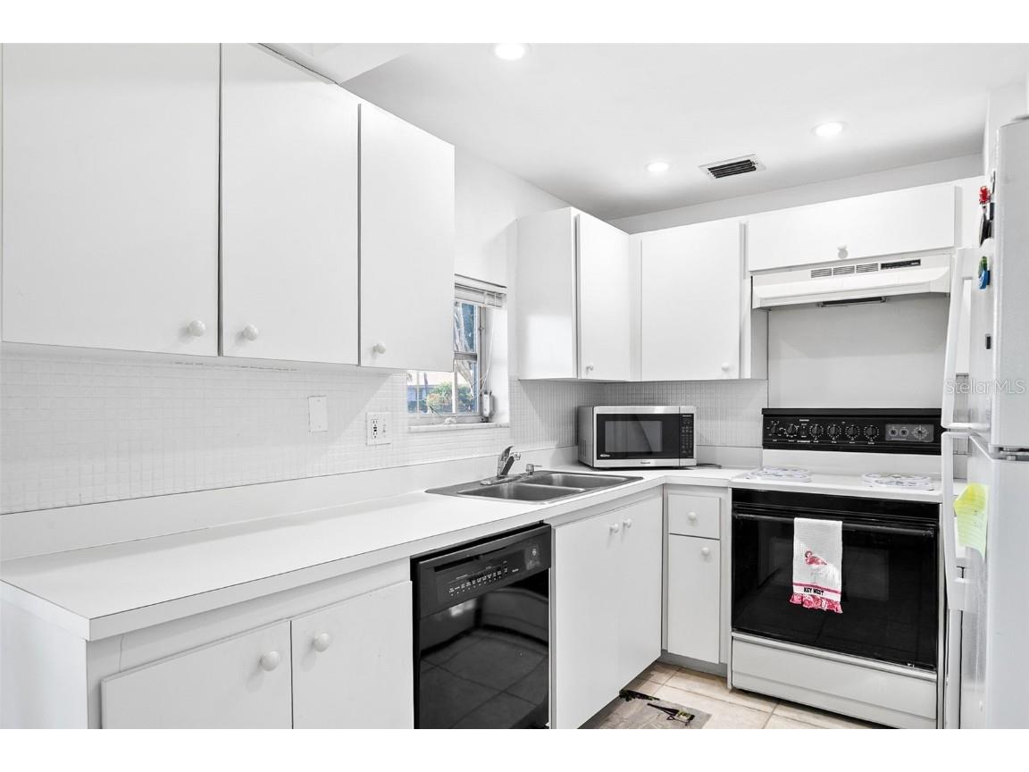 597 Sutton Place Longboat Key FL 34228 - SARASOTA BAY GULF OF MEXICO A4669989 image14